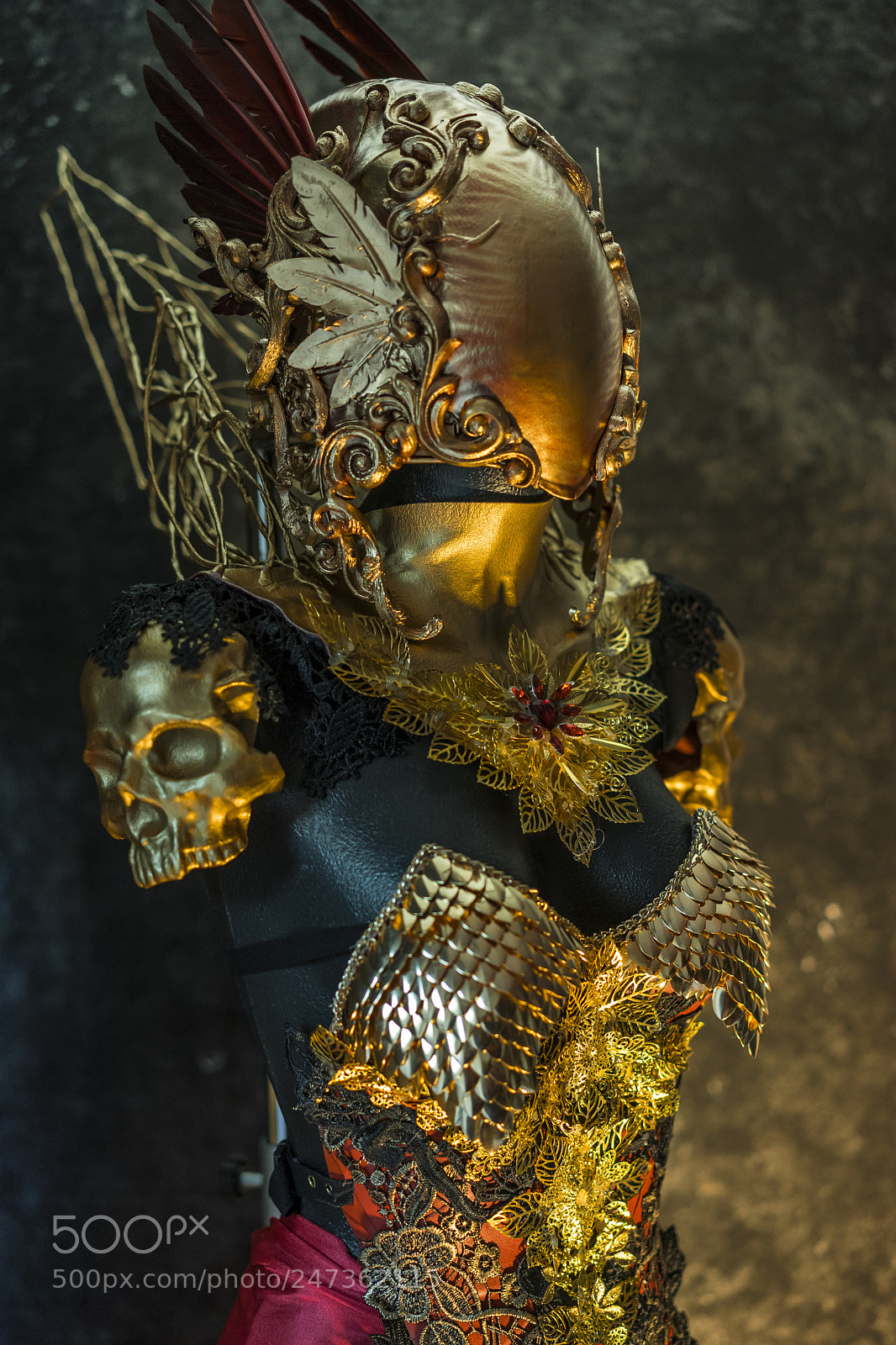 Sony a7 sample photo. Fantastic gold armor and photography