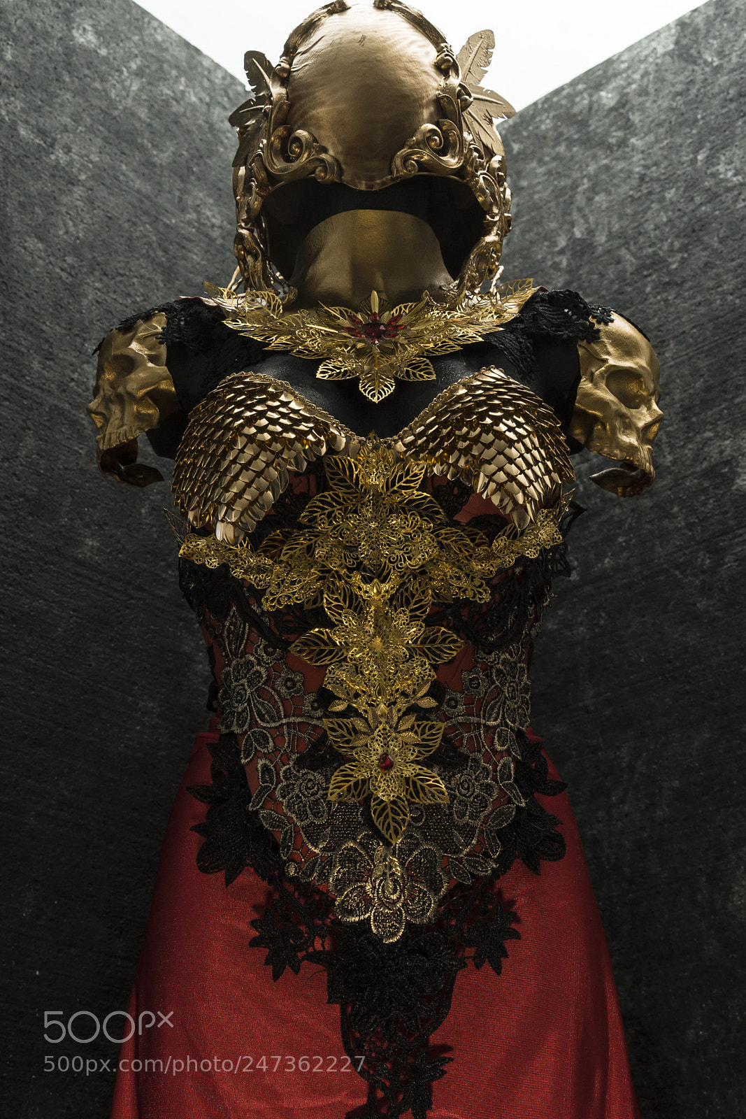 Sony a7 sample photo. Gold armor and metal photography
