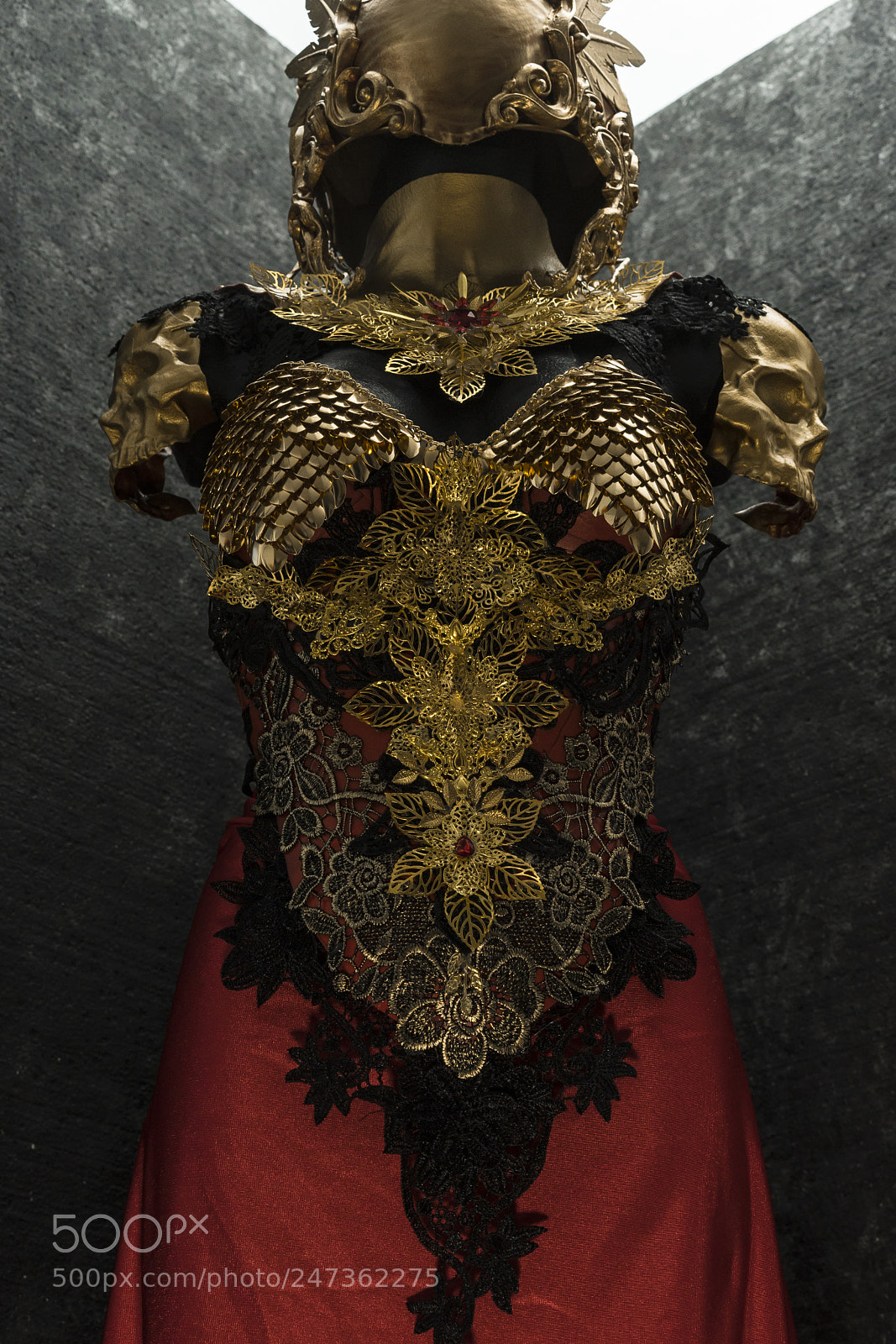 Sony a7 sample photo. Knight, gold armor and photography