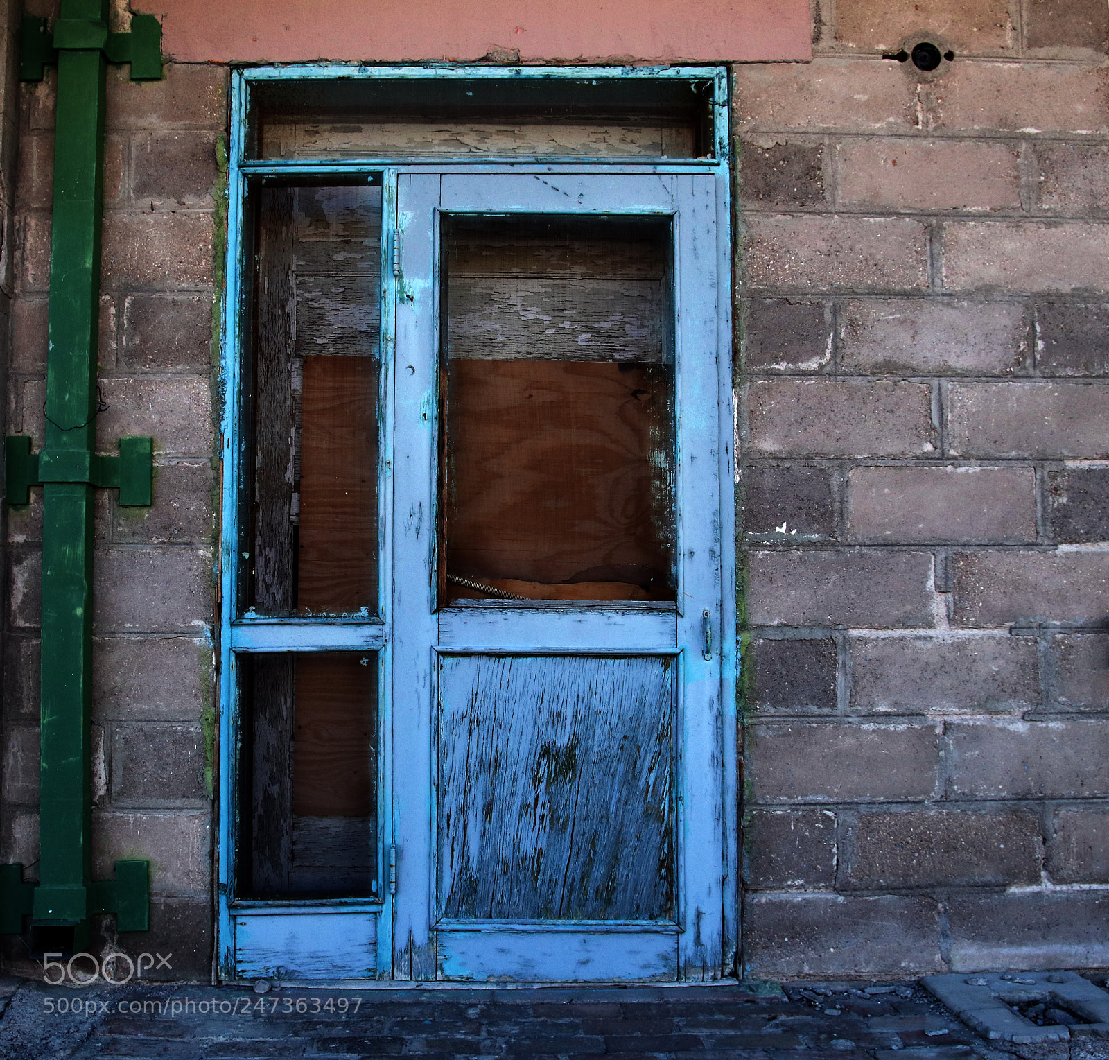 Canon EOS 80D sample photo. Open the screen door photography