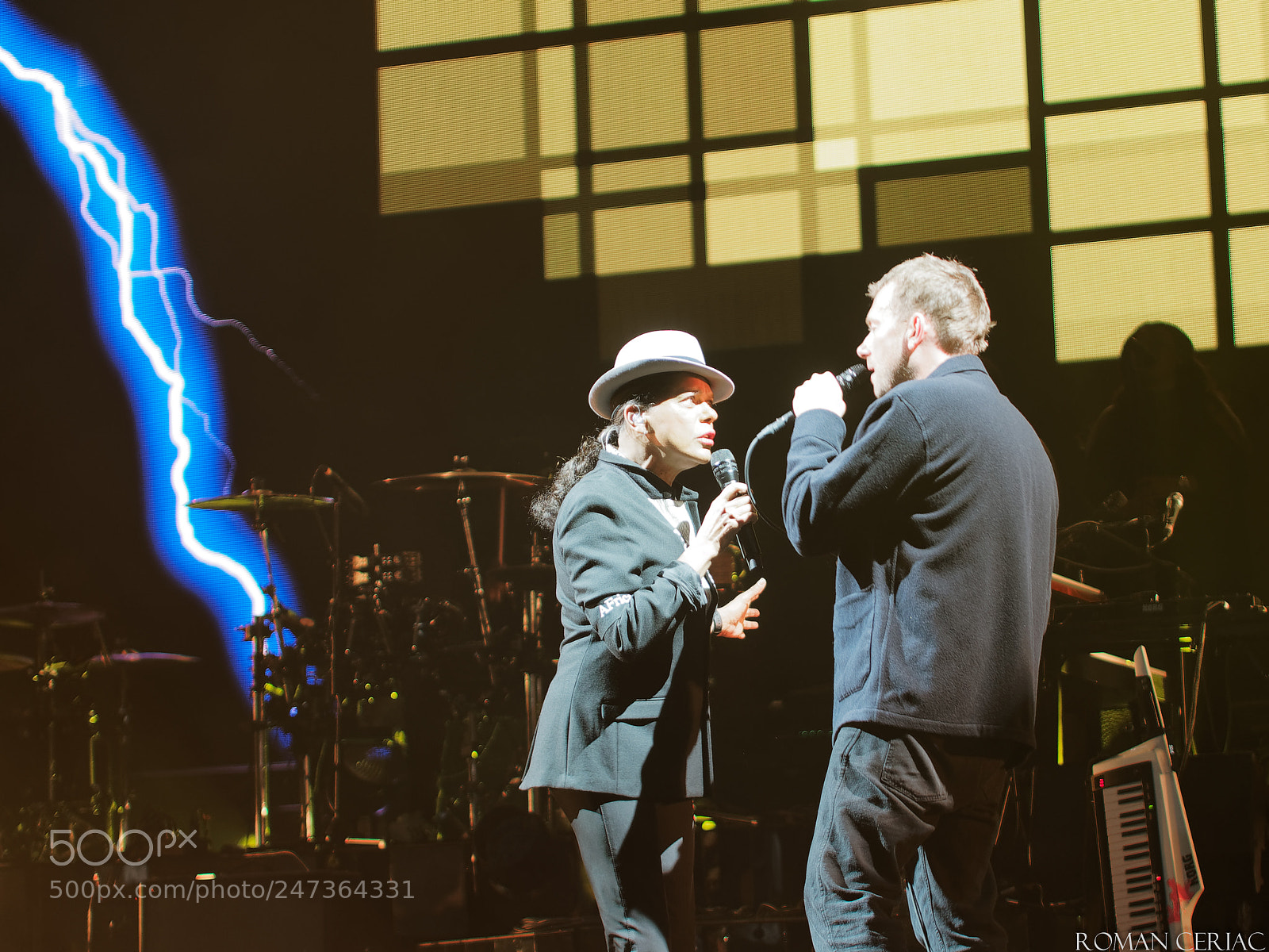 Olympus OM-D E-M10 II sample photo. Electric singers photography