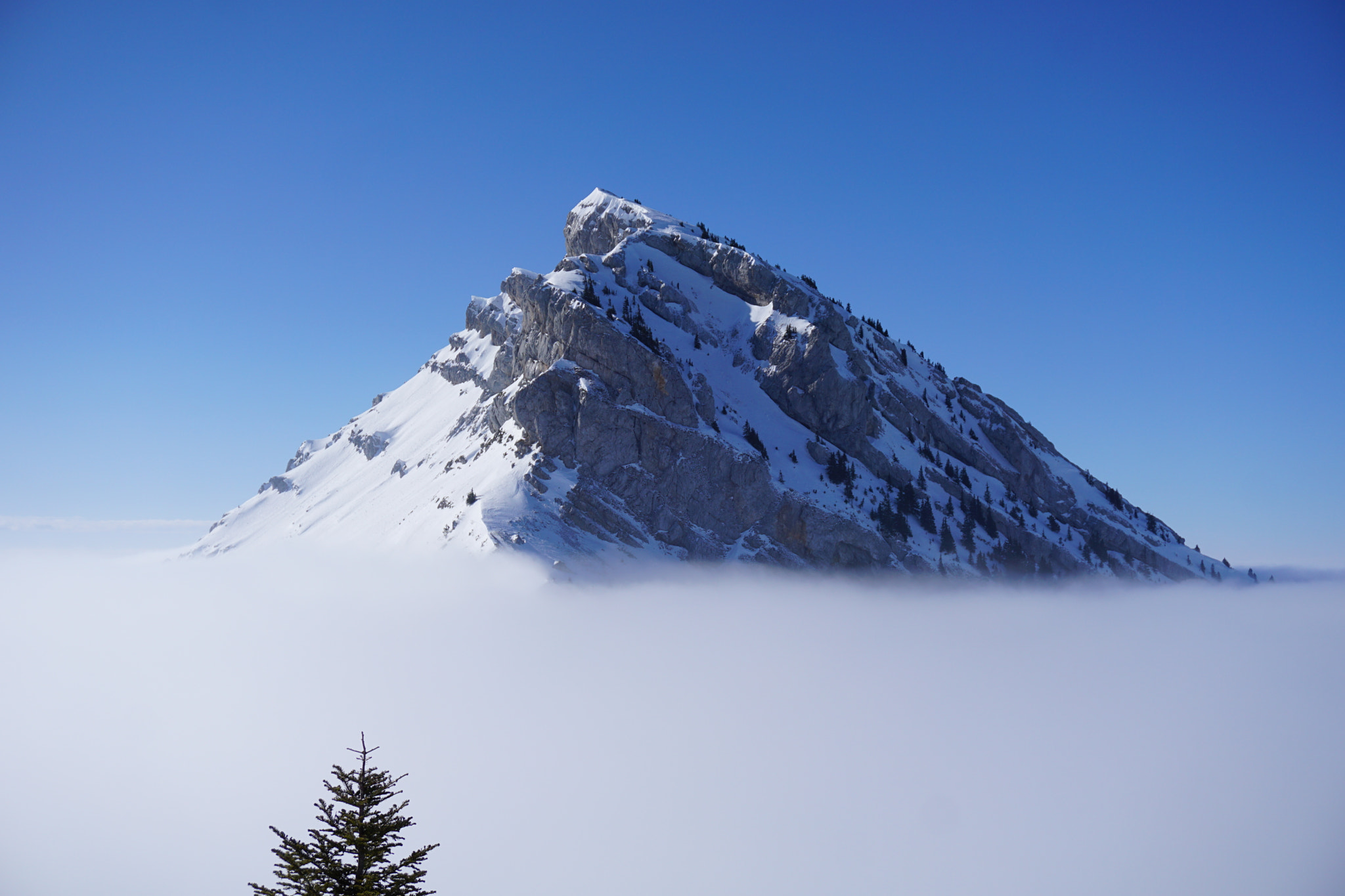 Sony a6000 + Sony E 18-50mm F4-5.6 sample photo. Rochers de l'ours photography