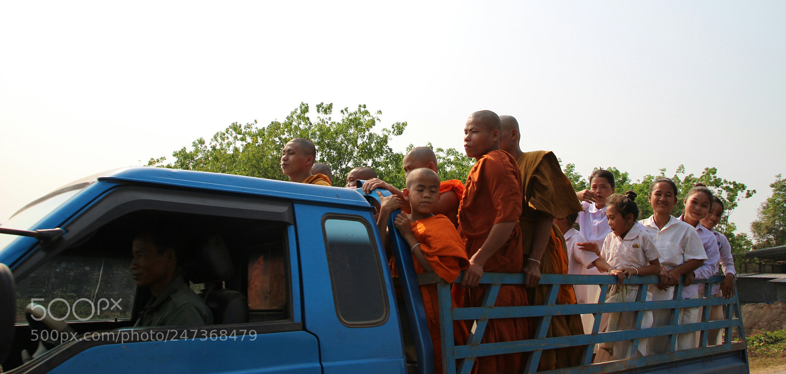Canon EOS 100D (EOS Rebel SL1 / EOS Kiss X7) sample photo. Monks in a truck photography