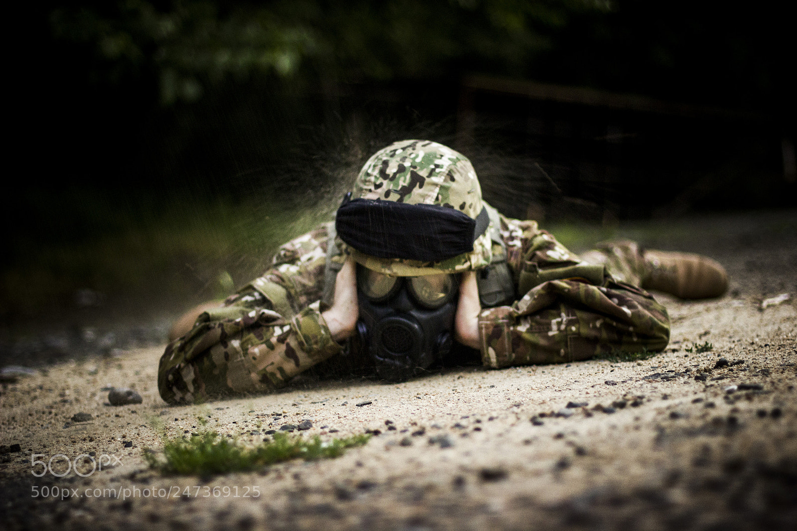 Canon EOS 550D (EOS Rebel T2i / EOS Kiss X4) sample photo. Airsoft player laing on photography