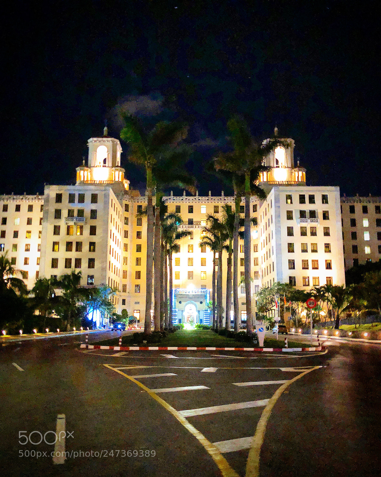 Apple iPhone X sample photo. Hotel nacionale at night photography
