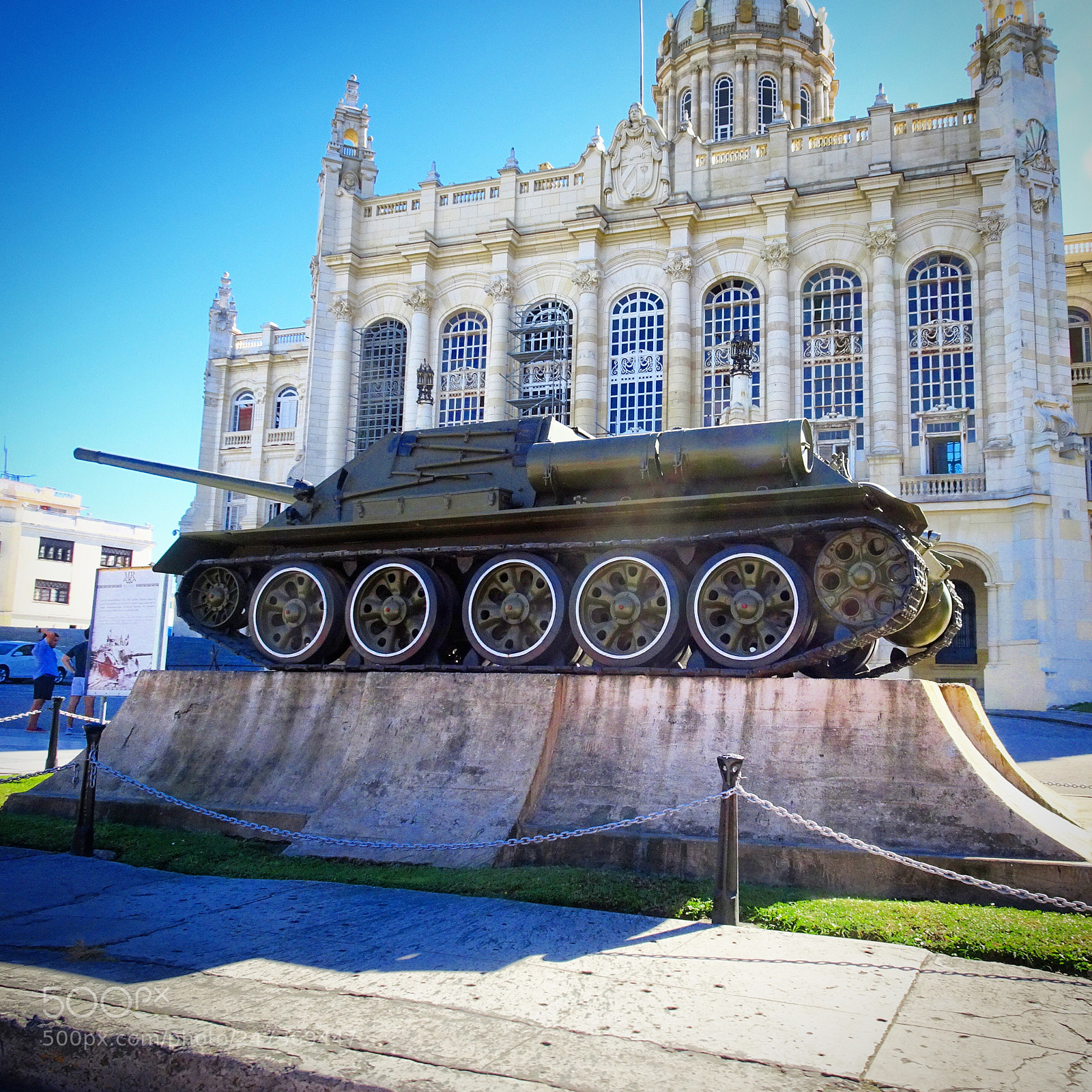 Sony DSC-HX90 sample photo. Tank photography