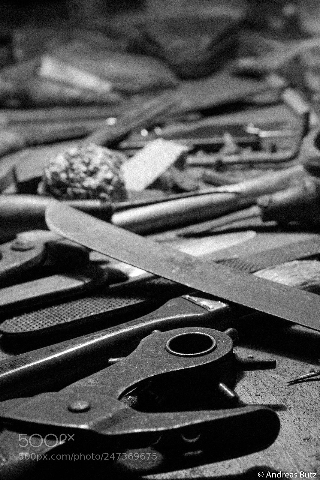 Canon EOS 550D (EOS Rebel T2i / EOS Kiss X4) sample photo. Old shoemaker´s workplace photography