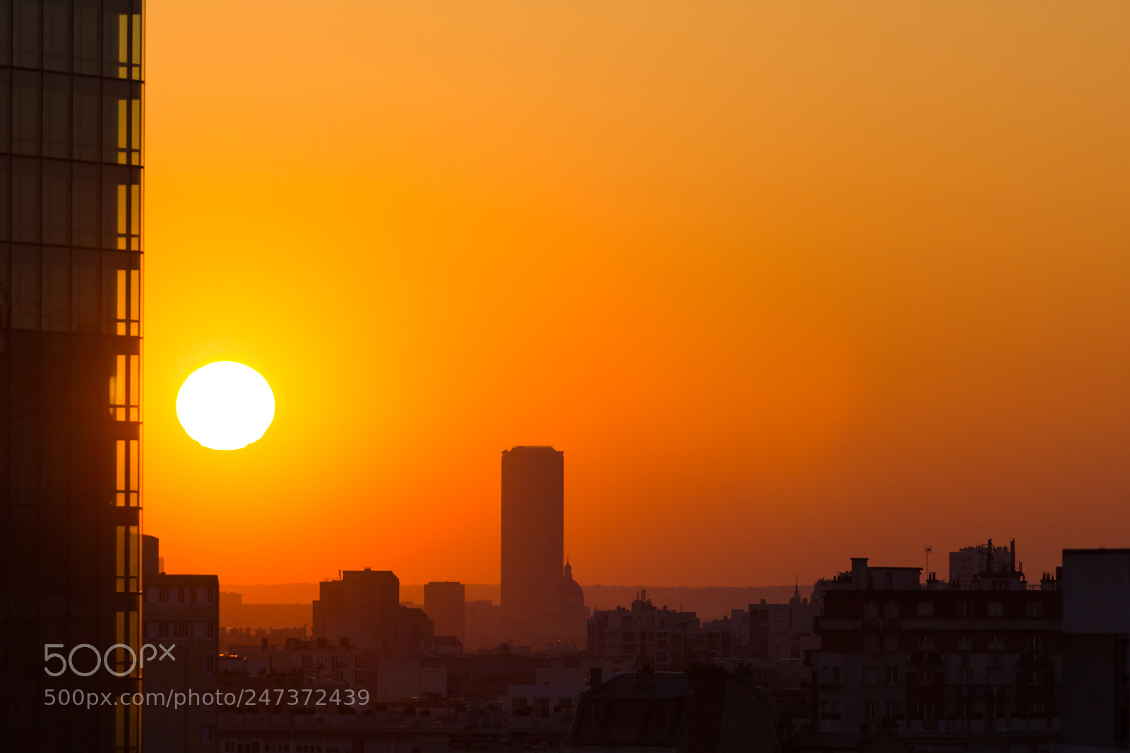 Canon EOS 550D (EOS Rebel T2i / EOS Kiss X4) sample photo. Sunset on montparnasse tower photography