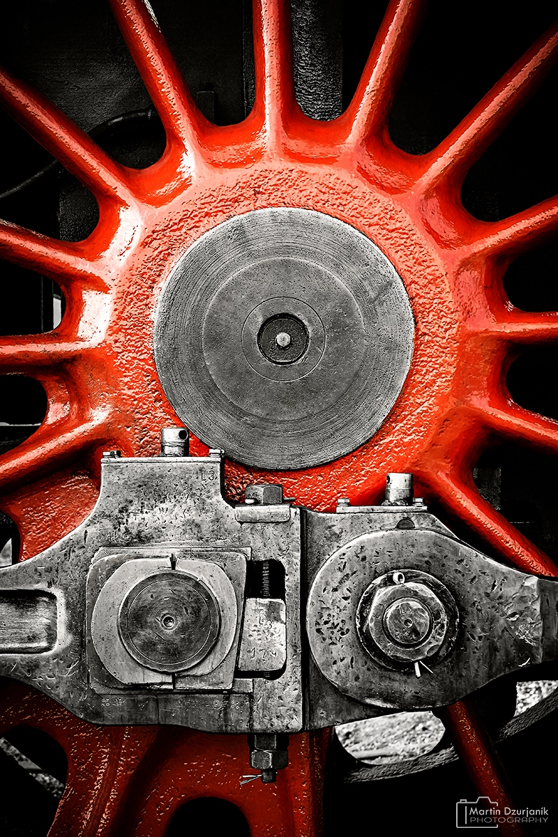 Samsung NX200 sample photo. Red wheel ii. photography