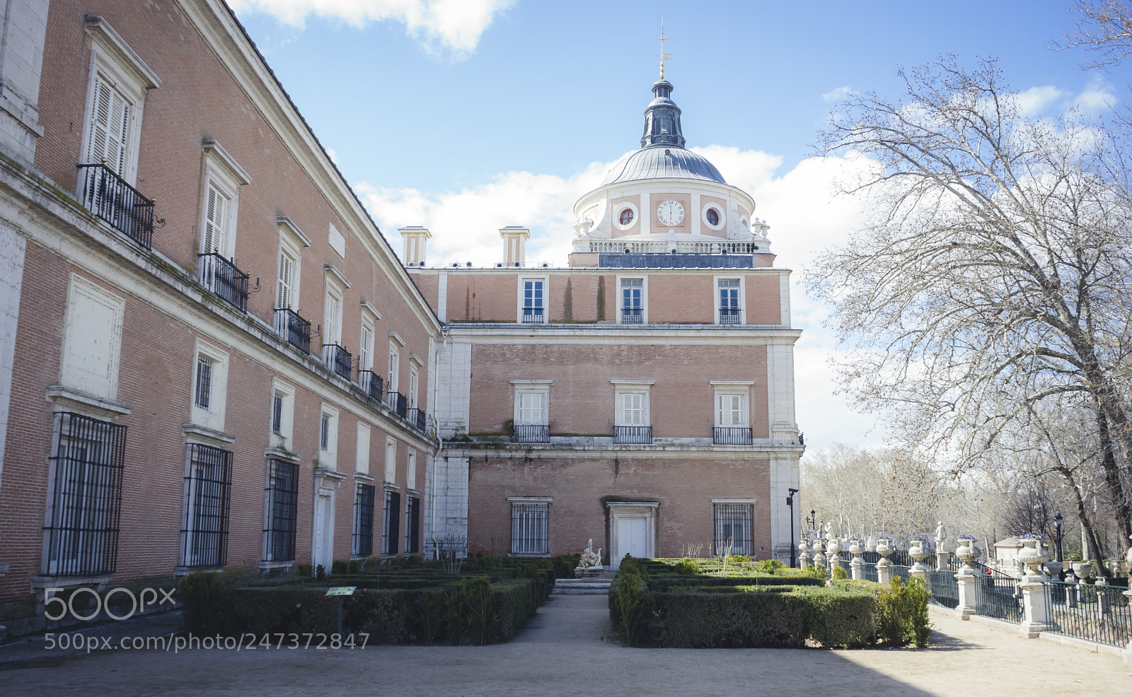 Sony a7 sample photo. Gardens of the city photography