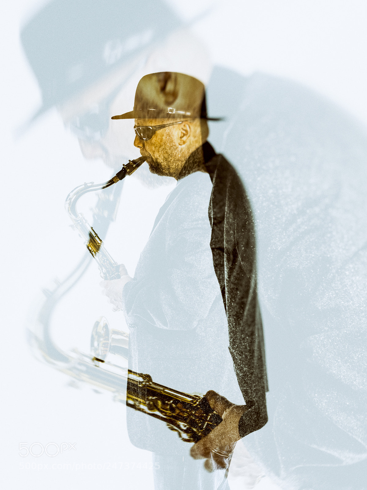 Canon EOS-1Ds Mark II sample photo. Saxophonist photography