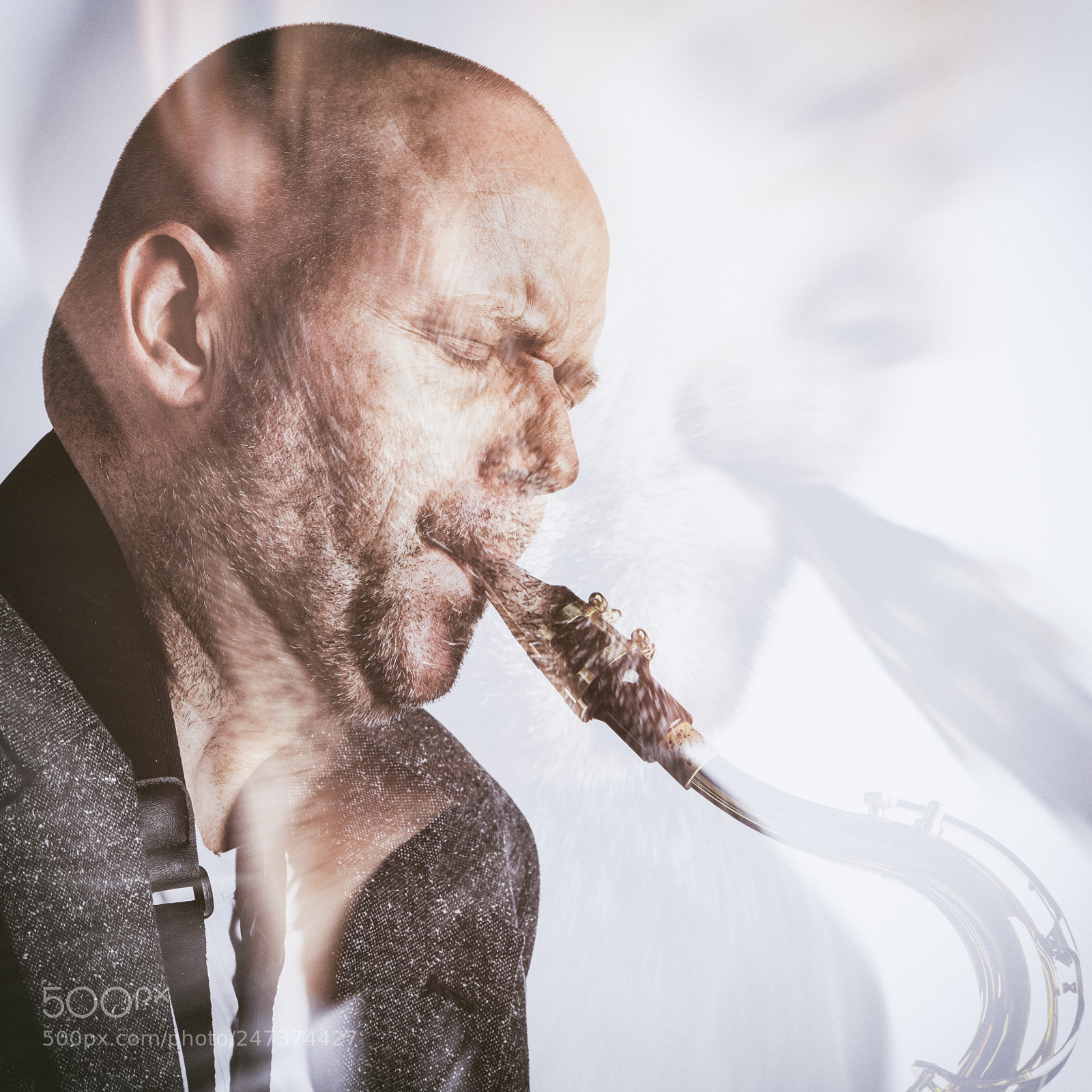 Canon EOS-1Ds Mark II sample photo. Saxophonist photography