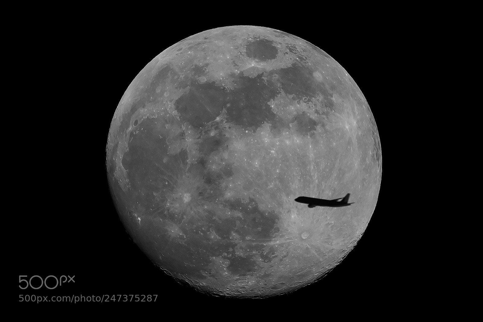 Canon EOS 750D (EOS Rebel T6i / EOS Kiss X8i) sample photo. Moon shine photography