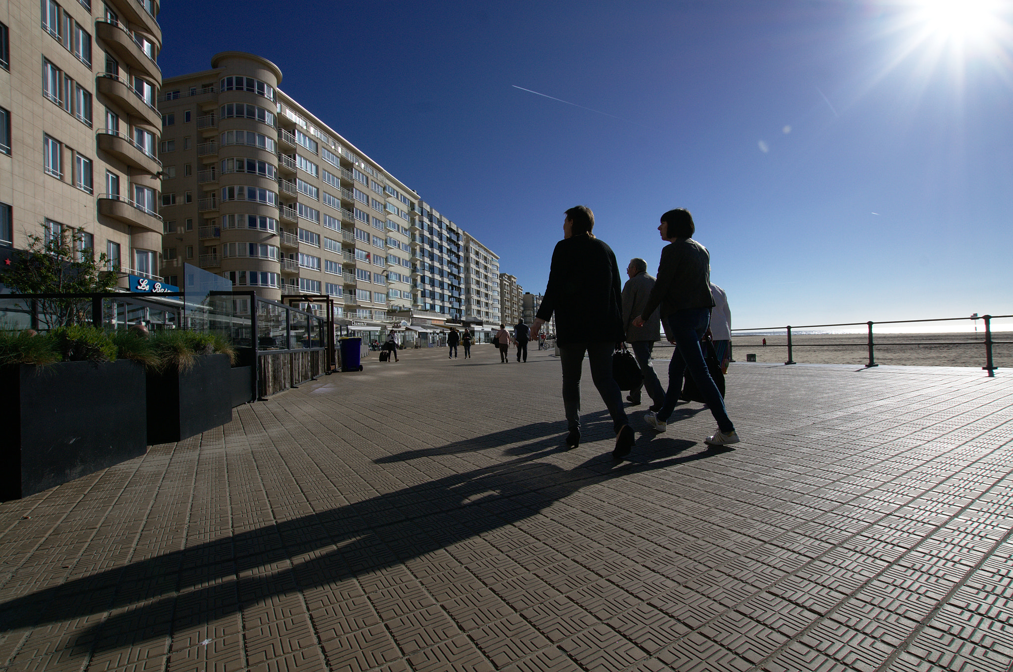 Sigma 10-20mm F3.5 EX DC HSM sample photo. Beach walk in oostende. photography