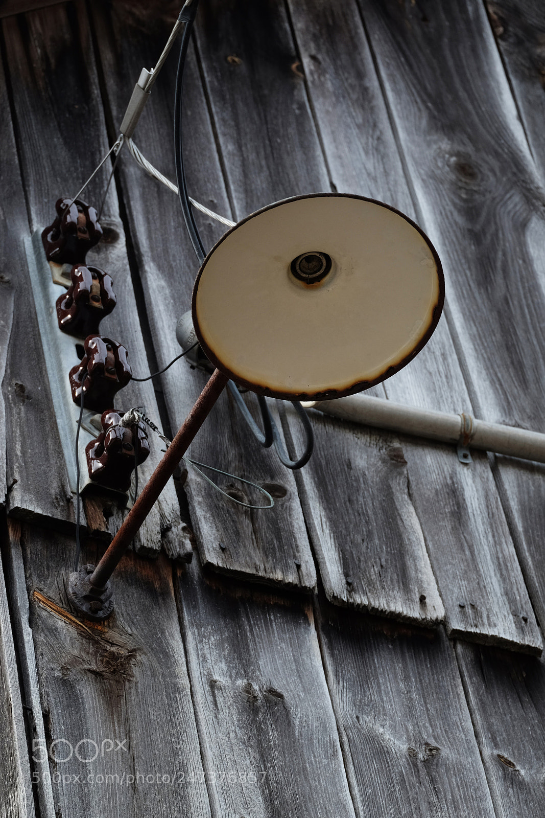 Fujifilm X-T10 sample photo. Antique barn light photography