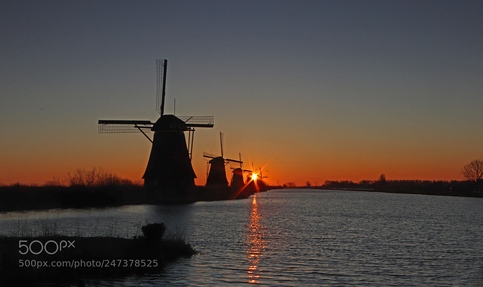 Canon EOS 800D (EOS Rebel T7i / EOS Kiss X9i) sample photo. Kinderdijk sunrise photography
