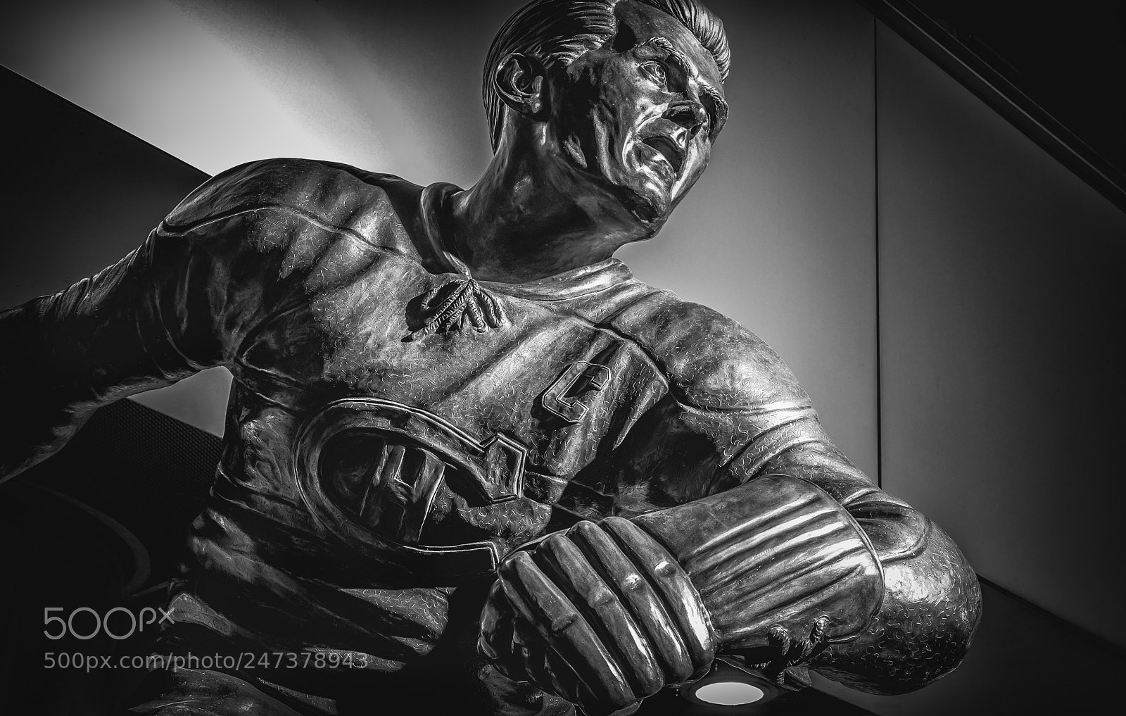 Canon EOS 80D sample photo. Bronze statue of maurice photography