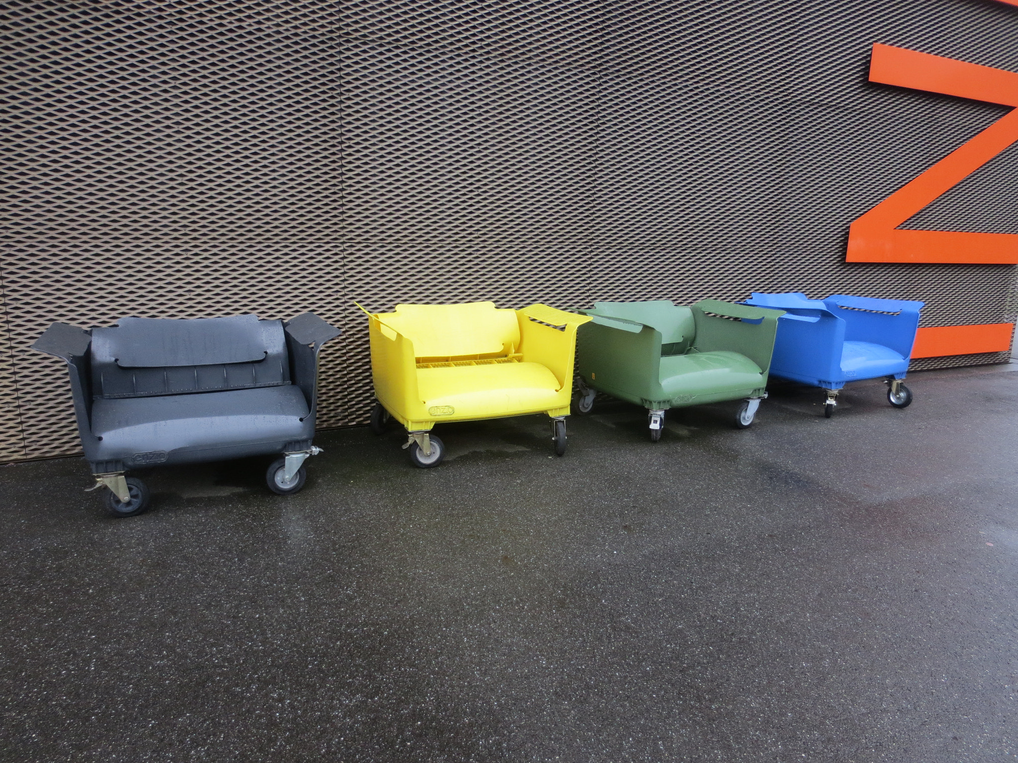 Canon PowerShot ELPH 110HS (PowerShot IXUS 125 HS) sample photo. Make a waste container to a bench photography