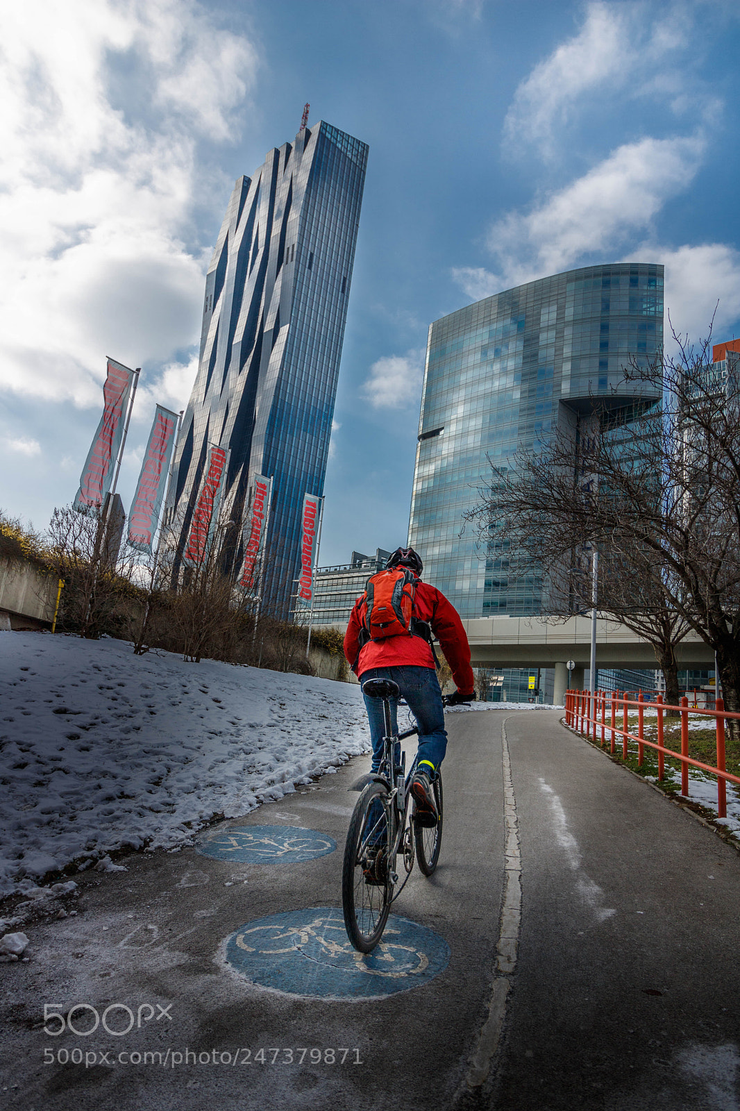 Canon EOS 750D (EOS Rebel T6i / EOS Kiss X8i) sample photo. Riding a bike on photography