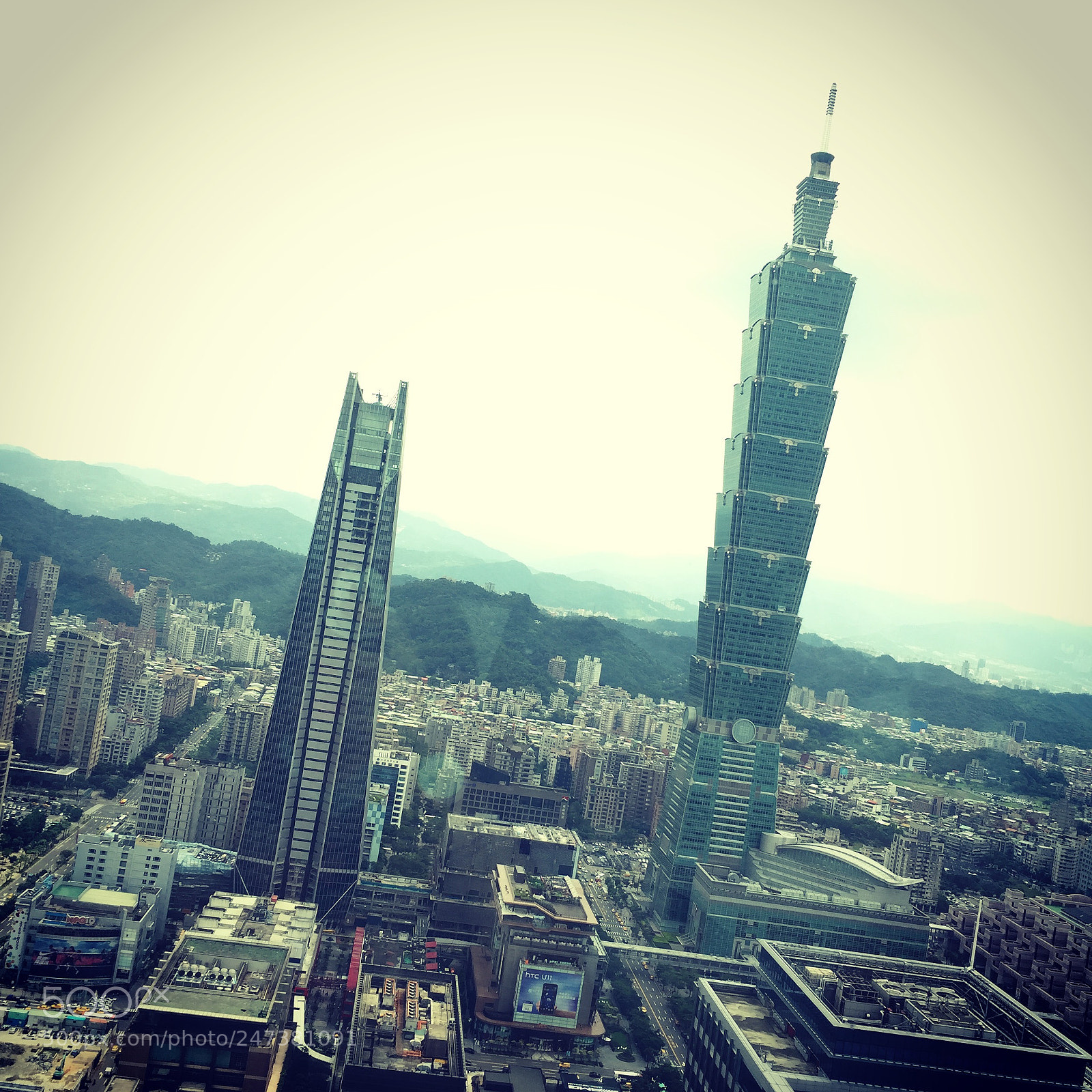 Apple iPhone 6 sample photo. Taipei 101 photography