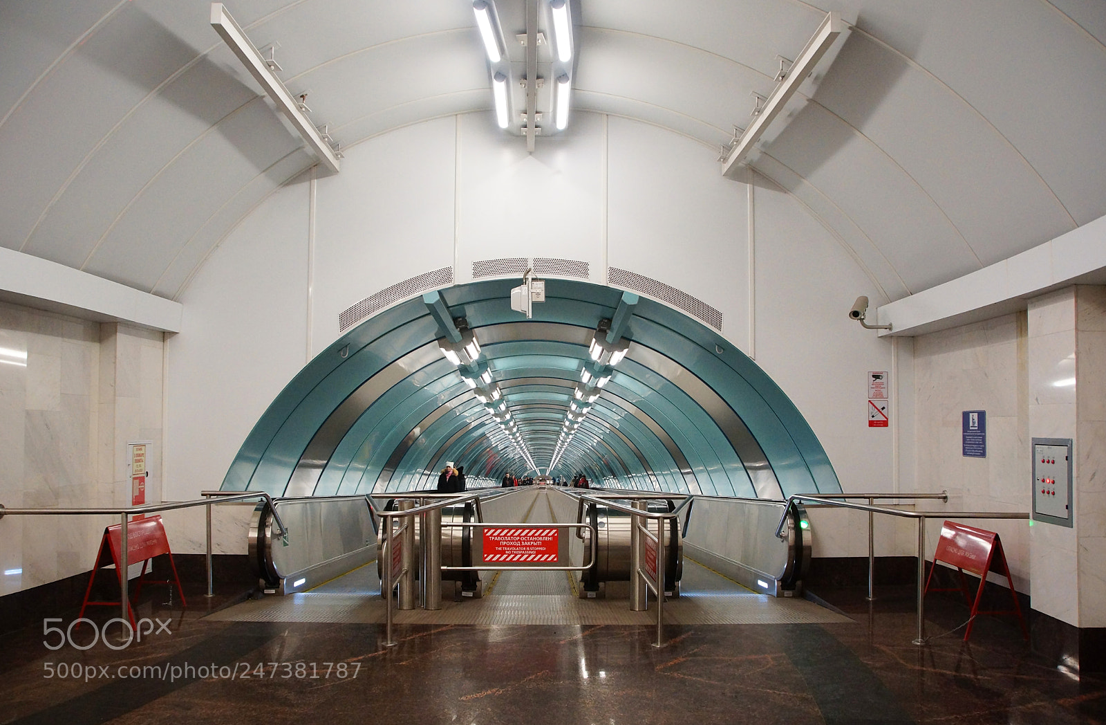 Sony SLT-A77 sample photo. Underground crossing at the photography