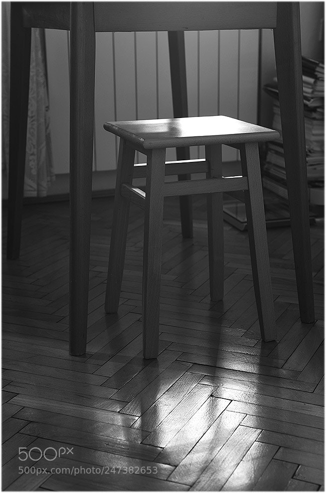 Nikon D810 sample photo. Stolica ispod stola photography
