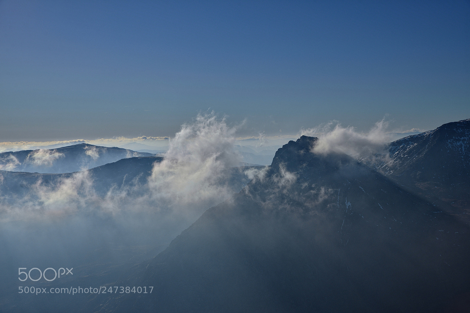 Nikon D610 sample photo. Rolling clouds above tryfan photography
