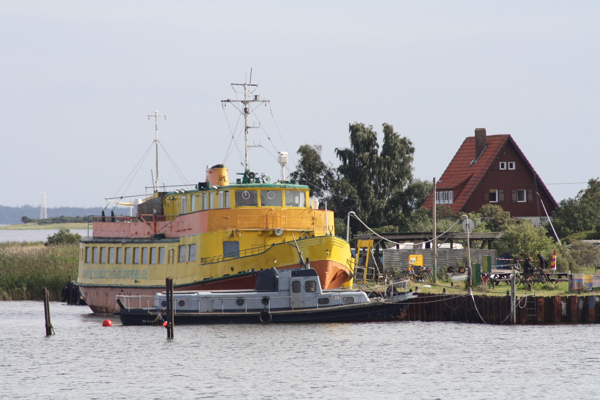 Canon EOS 1000D (EOS Digital Rebel XS / EOS Kiss F) sample photo. Hotelschiff hiddensee photography