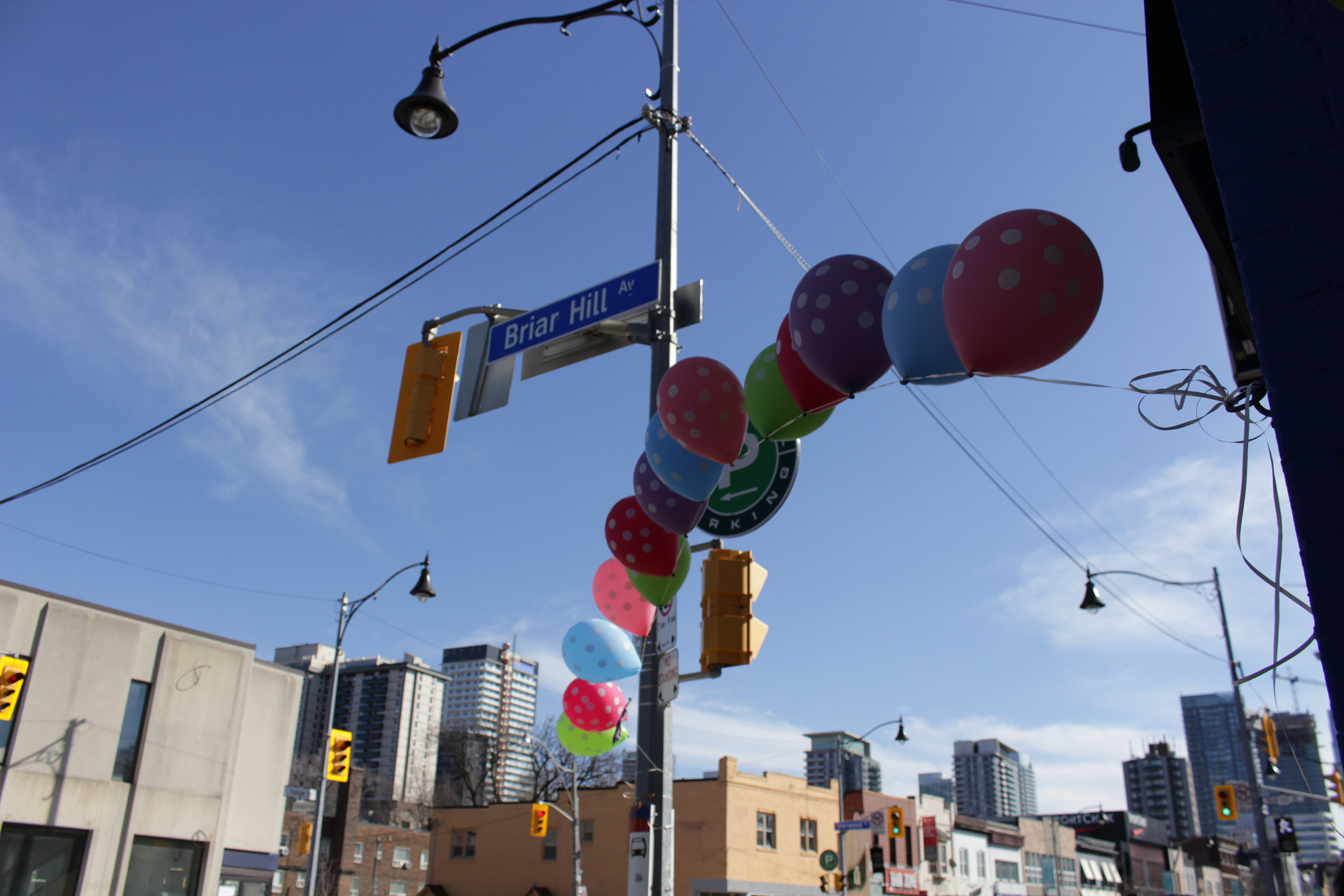 Canon EOS 100D (EOS Rebel SL1 / EOS Kiss X7) sample photo. Yonge street ballons photography