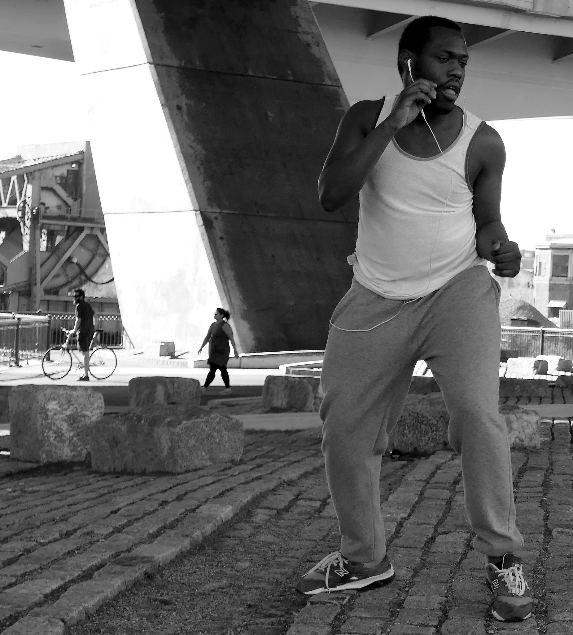 Panasonic Lumix DMC-ZS100 (Lumix DMC-TZ100) sample photo. Boxer trains under boston's zakim bridge photography