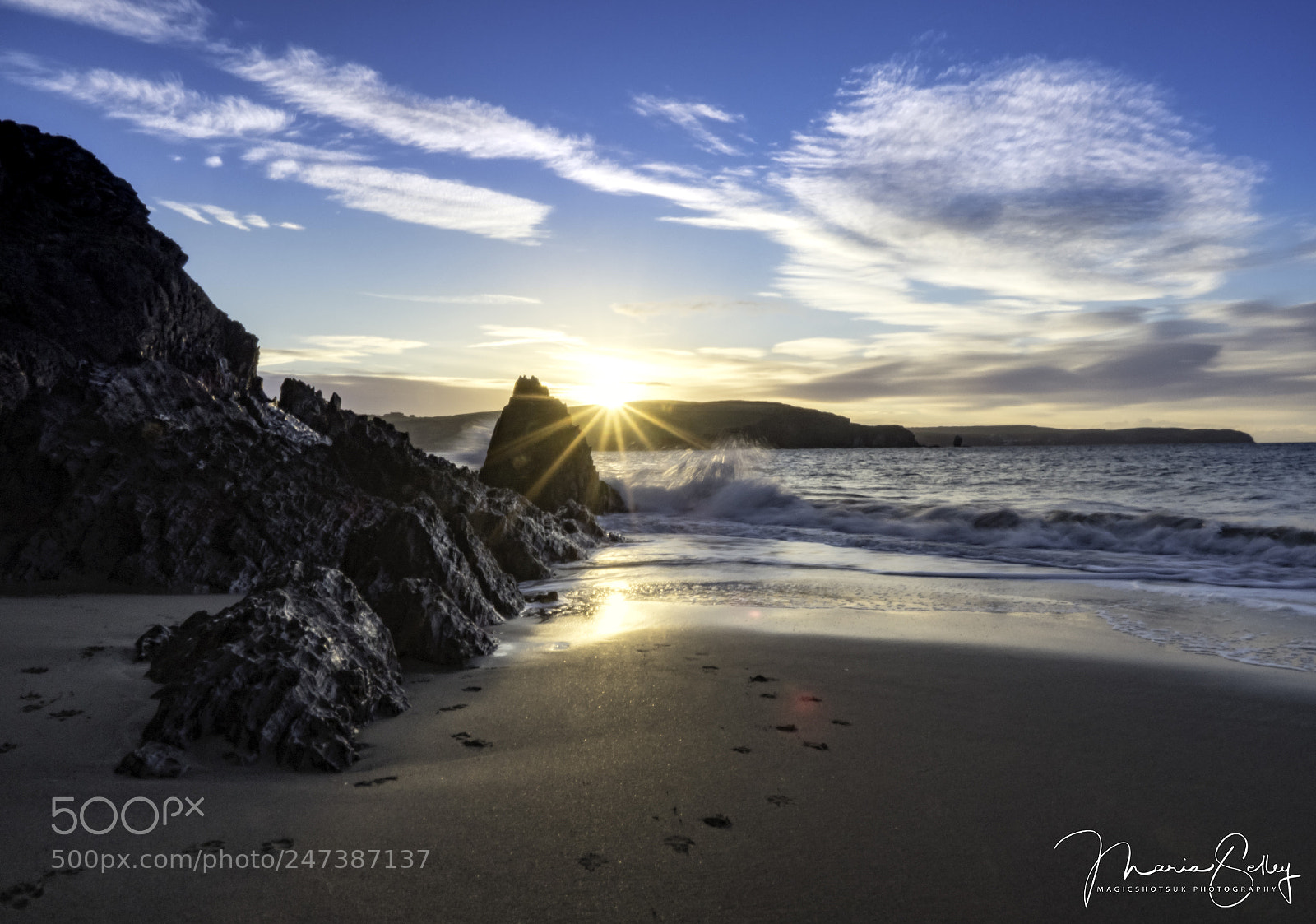 Olympus OM-D E-M1 Mark II sample photo. Footprints in the sand photography
