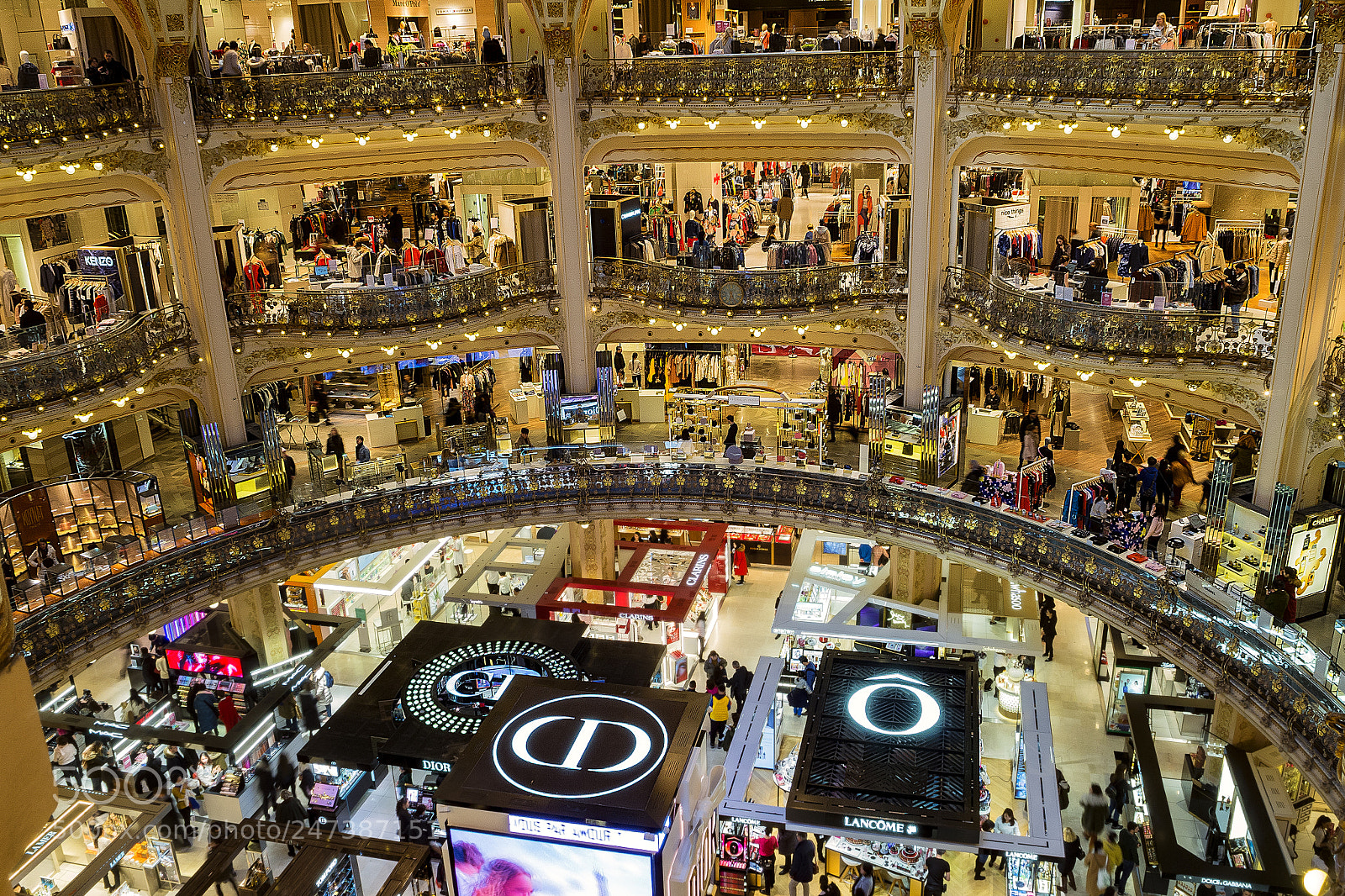 Olympus OM-D E-M10 II sample photo. The dream of shopping photography
