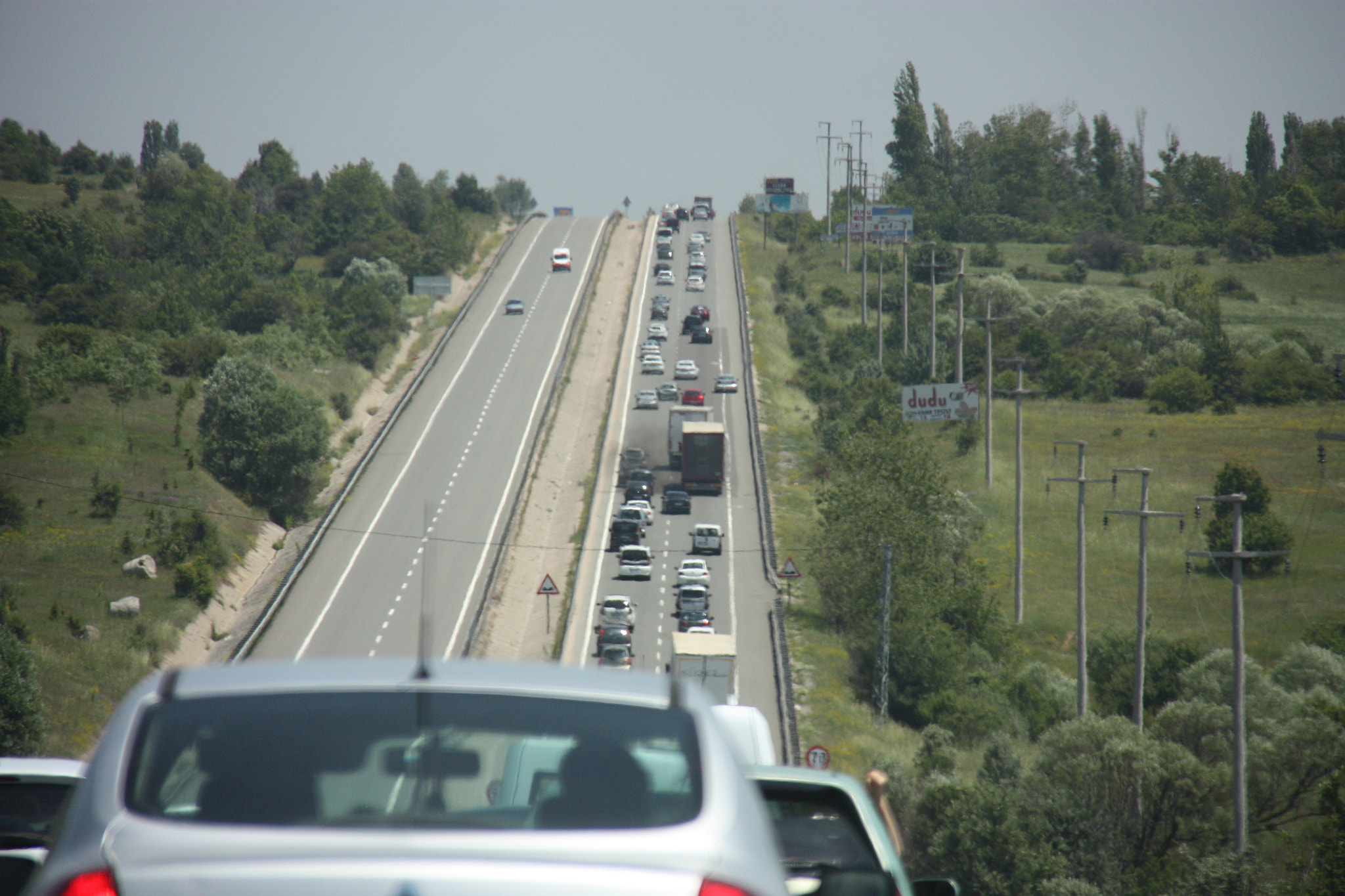 Canon EF-S 18-200mm F3.5-5.6 IS sample photo. Traffic photography
