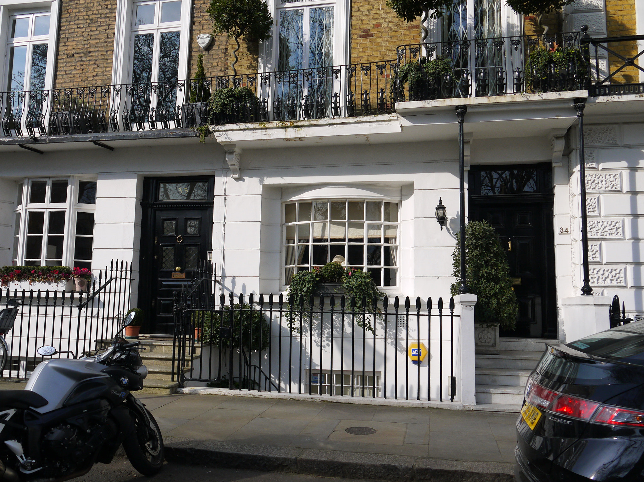 Panasonic Lumix DMC-GF3 + IO 14-42mm F3.5-5.6 sample photo. Montpelier square, london photography