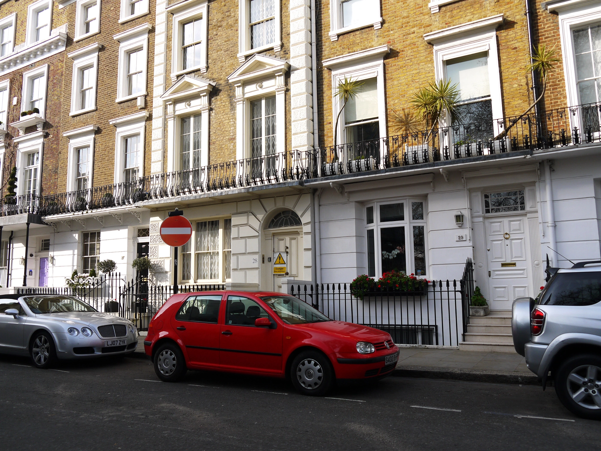 IO 14-42mm F3.5-5.6 sample photo. Montpelier square, london photography