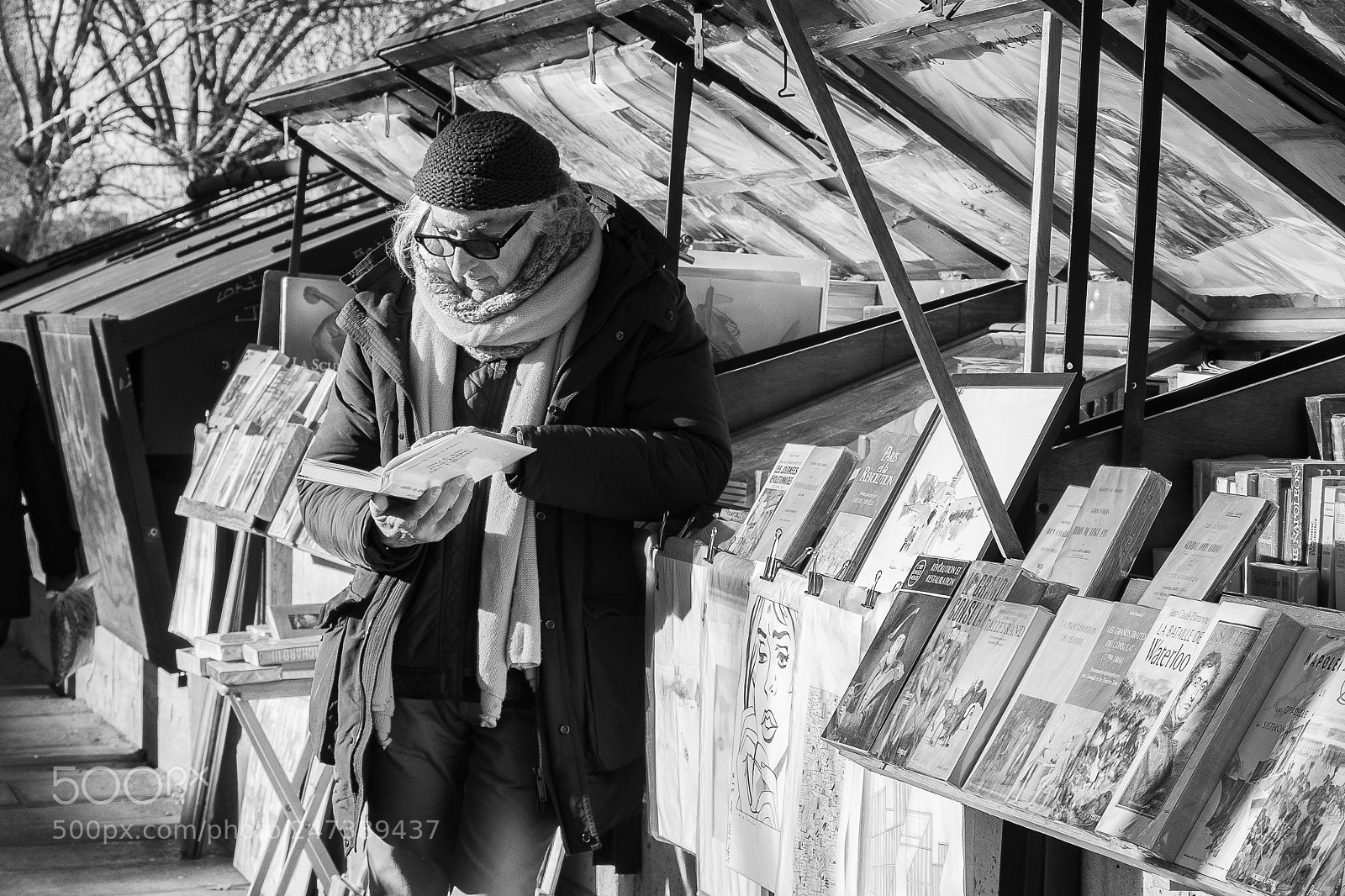 Olympus OM-D E-M10 II sample photo. Compulsive reader photography