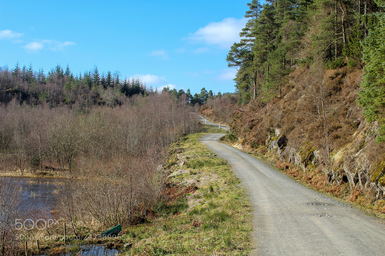 Canon EOS 1300D (EOS Rebel T6 / EOS Kiss X80) sample photo. Dirt road photography