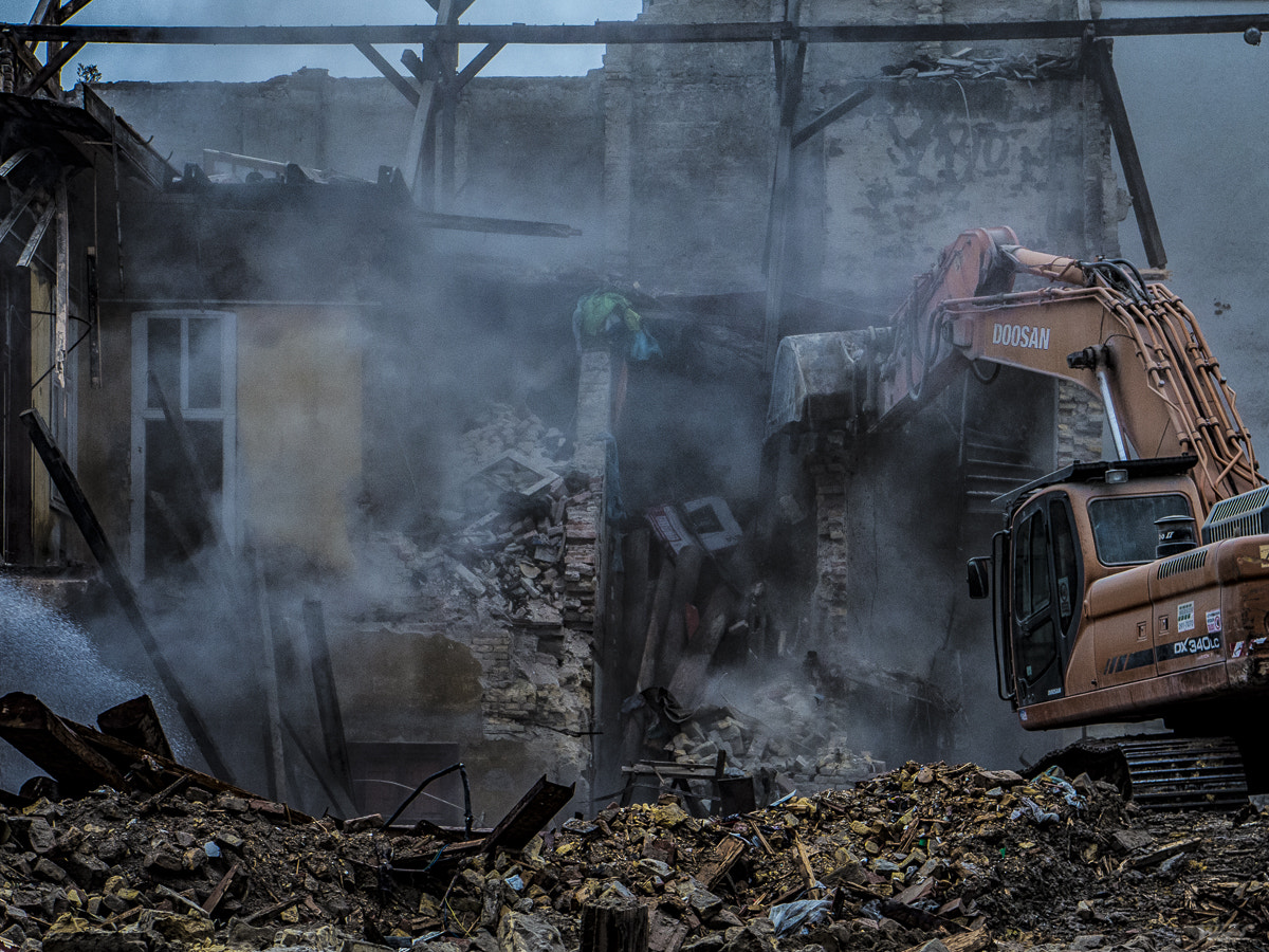 Leica D-Lux 6 sample photo. Demolition photography