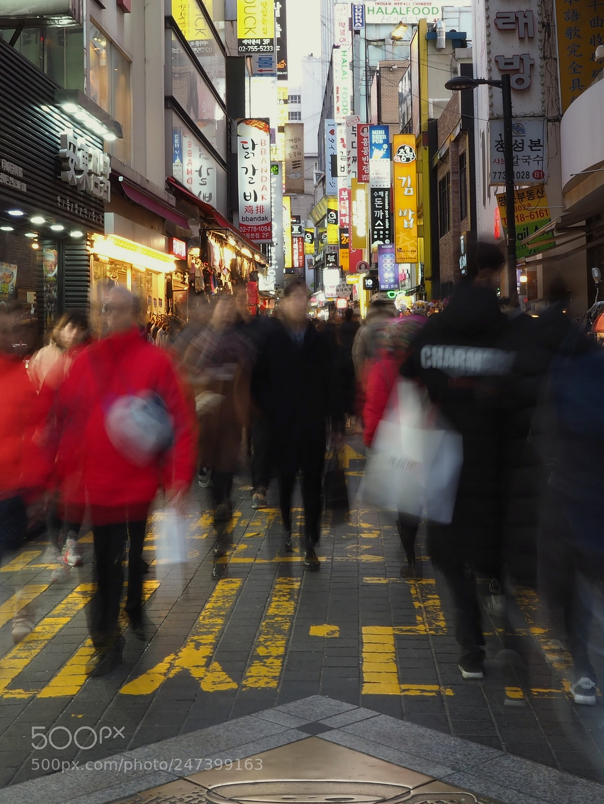 Olympus OM-D E-M10 II sample photo. Bustling photography