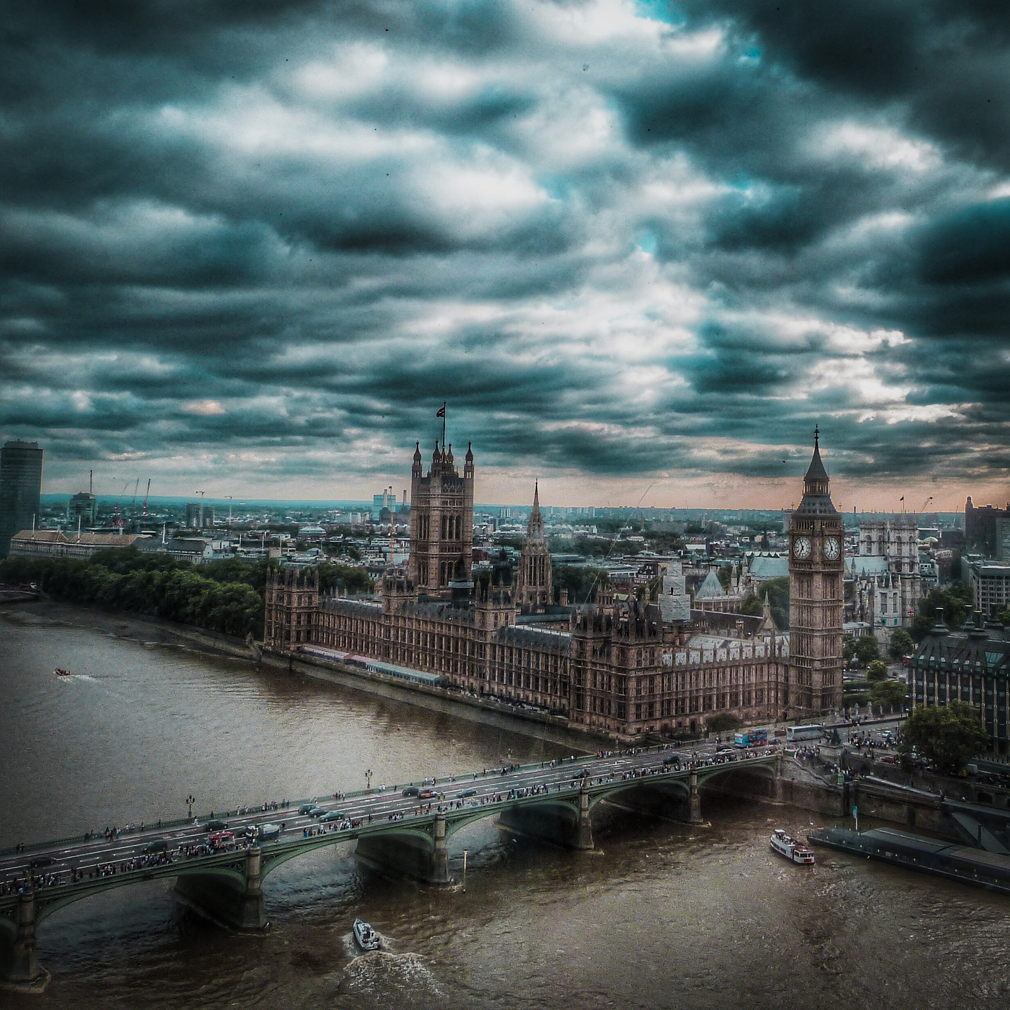 Panasonic Lumix DMC-FZ47 (Lumix DMC-FZ48) sample photo. I took this picture back in 2013. houses of parliament, london. photography