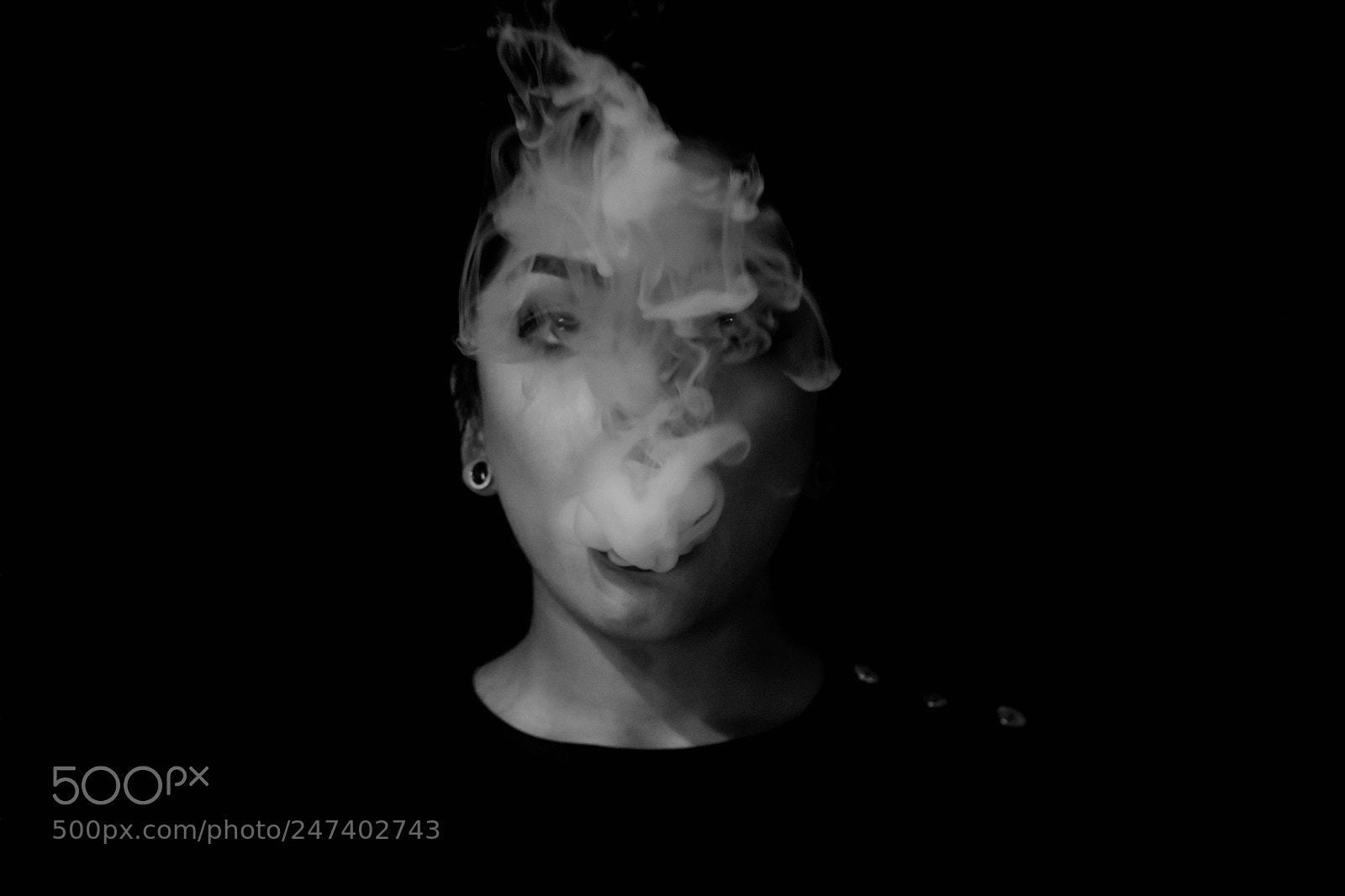 Canon EOS 600D (Rebel EOS T3i / EOS Kiss X5) sample photo. Smoke photography