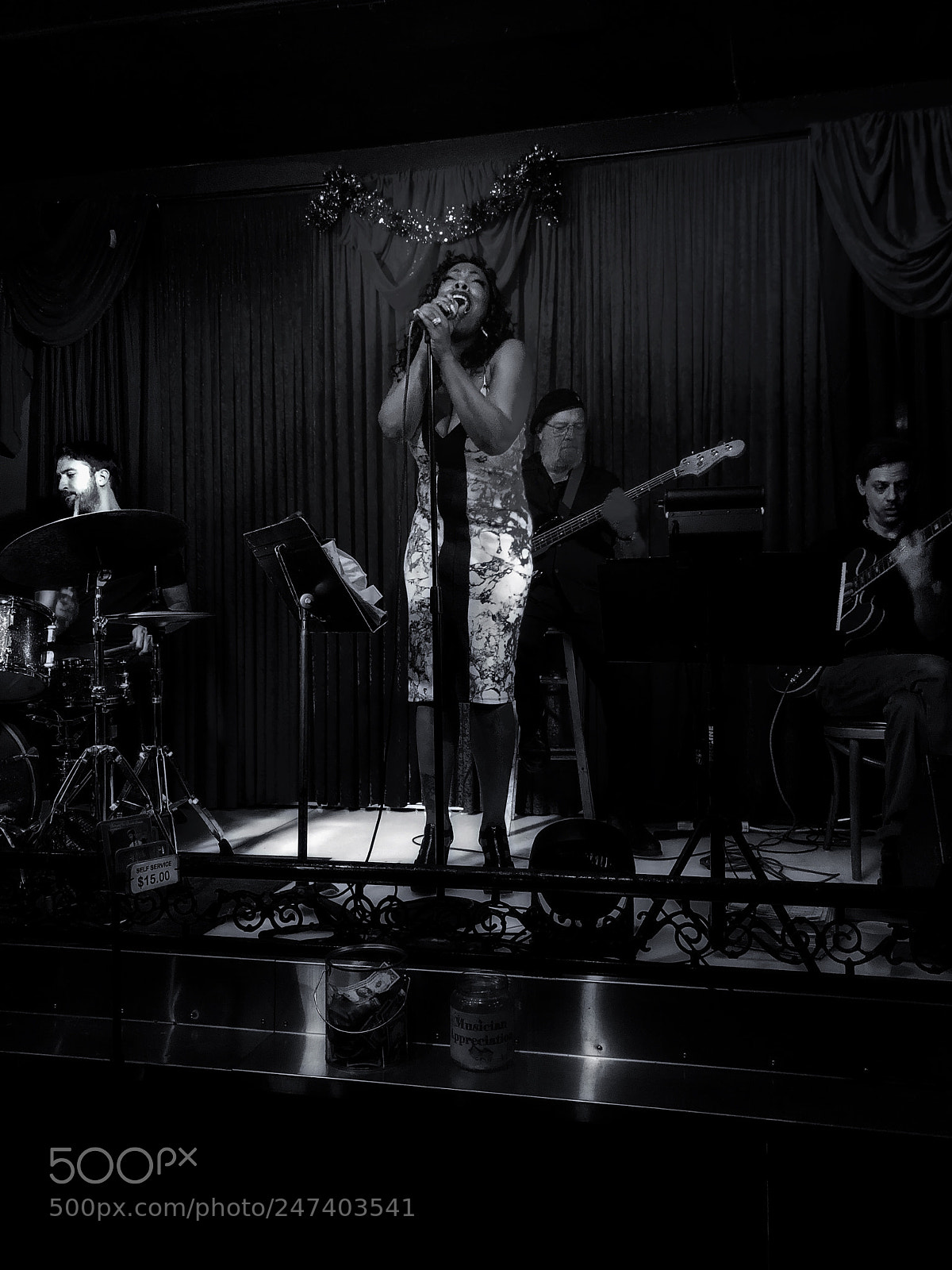 Apple iPhone X sample photo. Jazz in new orleans photography
