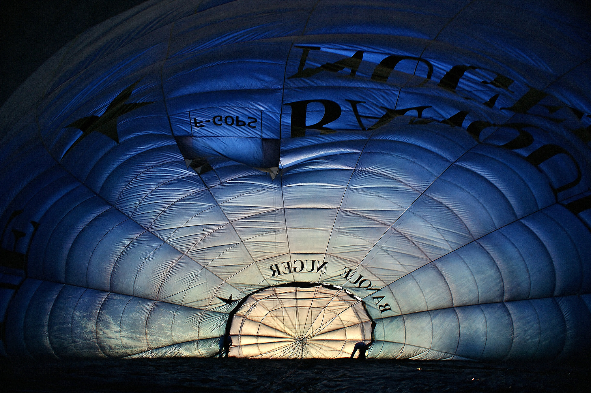 Sony DT 18-70mm F3.5-5.6 sample photo. A l'interieur du ballon photography