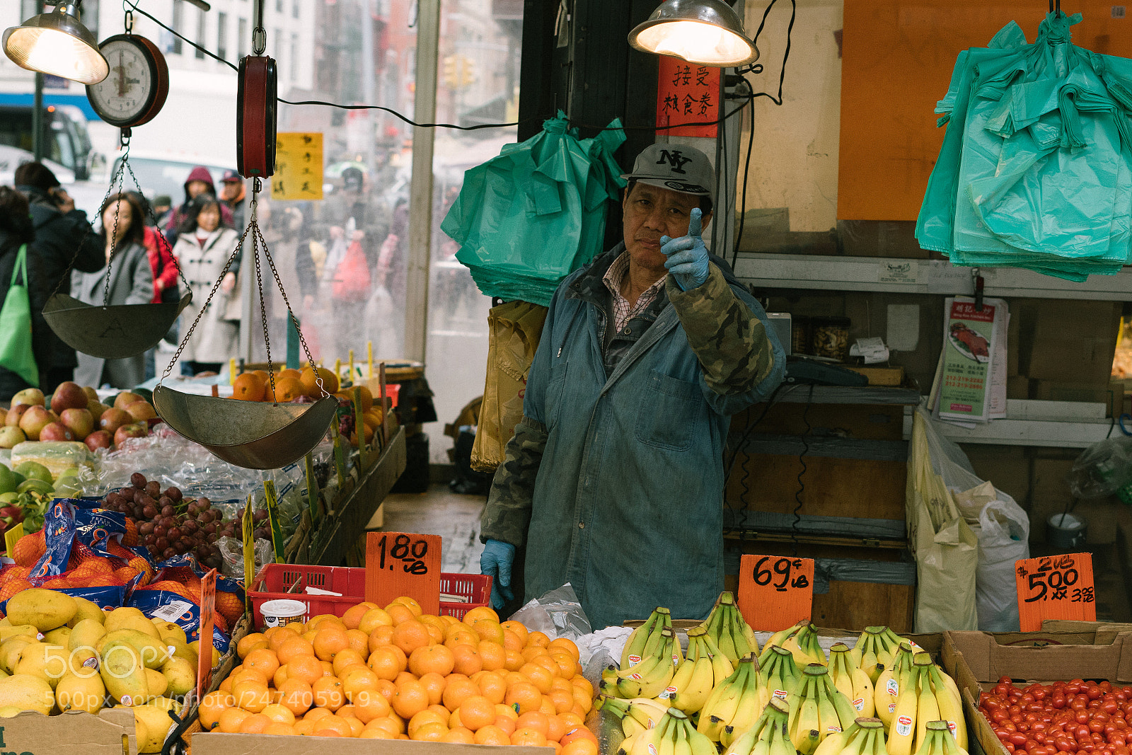 Sony a7R II sample photo. Fruit vendor photography