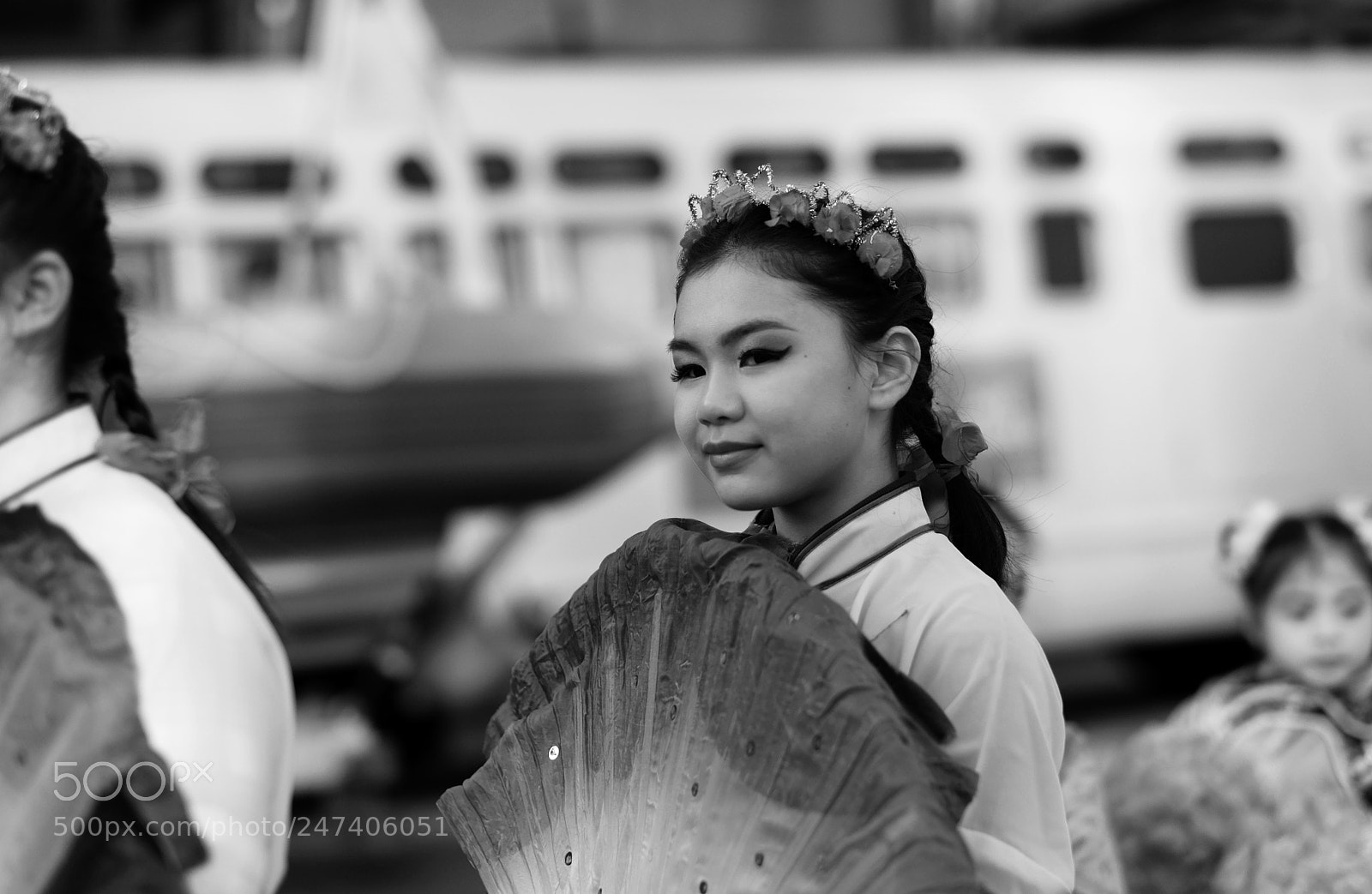 Fujifilm X-T1 sample photo. Girl with the fan photography