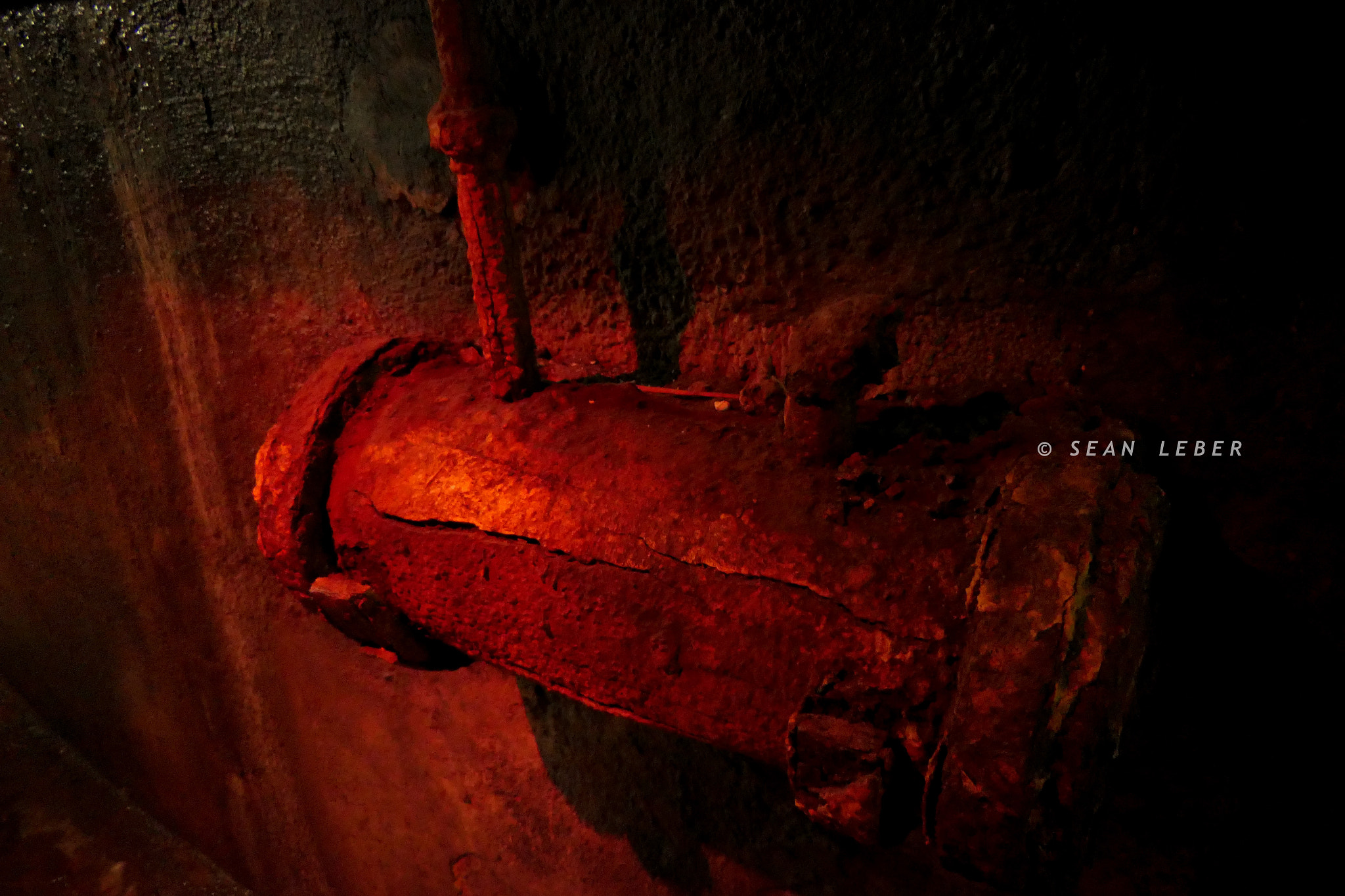 Panasonic Lumix DMC-FZ2500 (Lumix DMC-FZ2000) sample photo. Old water pipe photography