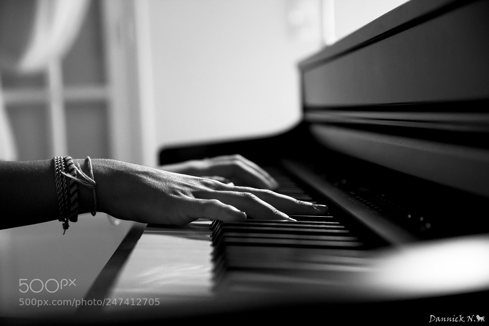 Canon EOS 600D (Rebel EOS T3i / EOS Kiss X5) sample photo. Pianist photography