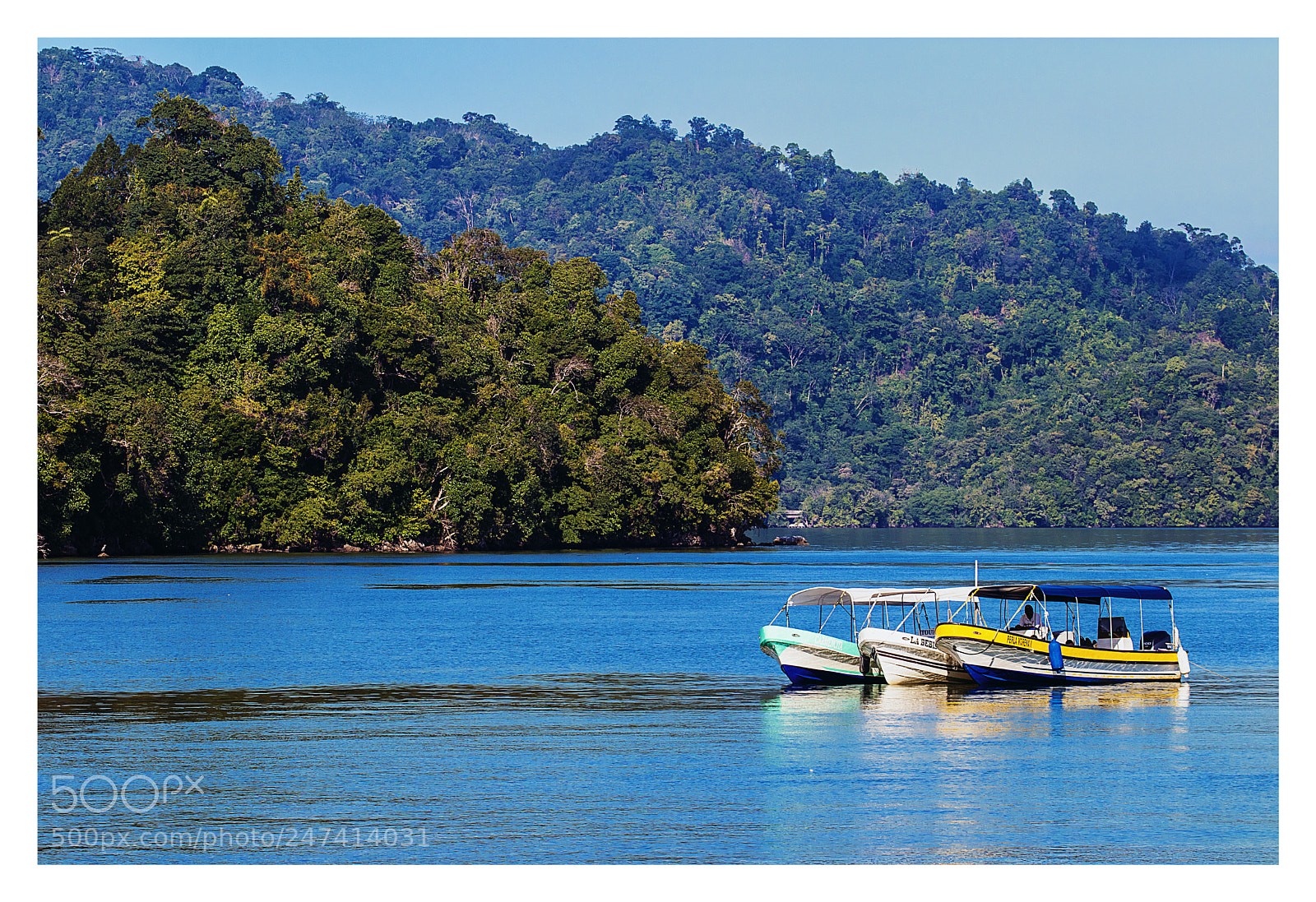 Canon EOS 80D sample photo. Three boats photography