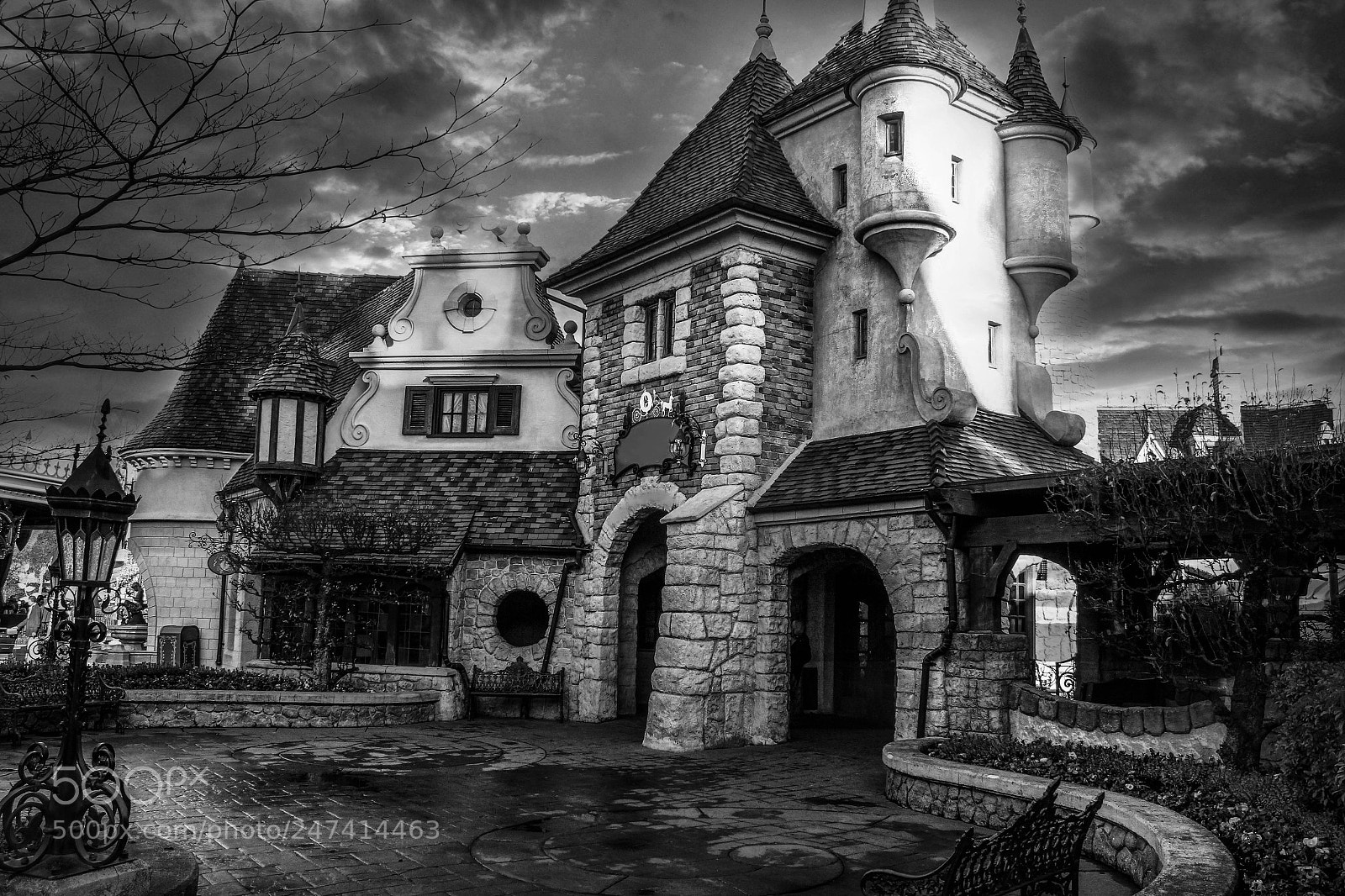 Canon EOS 550D (EOS Rebel T2i / EOS Kiss X4) sample photo. Fairytale city b&w photography