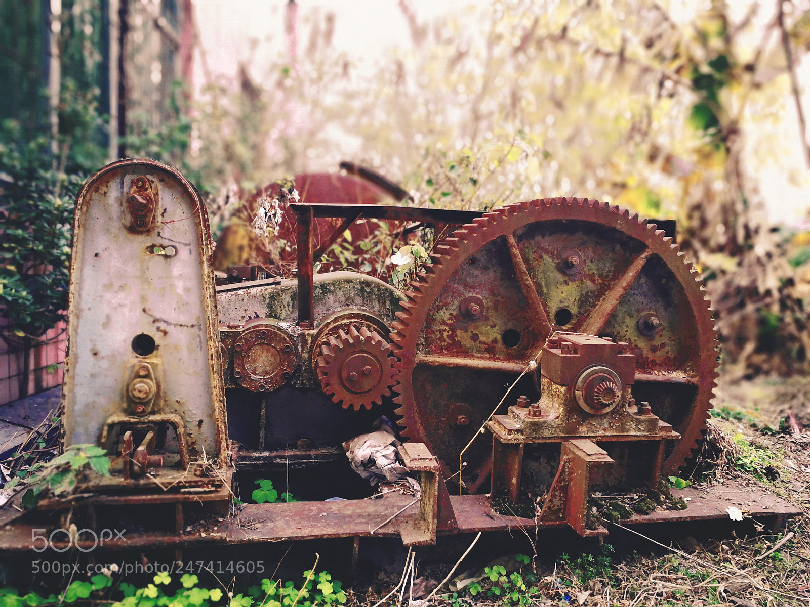 HUAWEI P10 sample photo. Abandoned machine photography